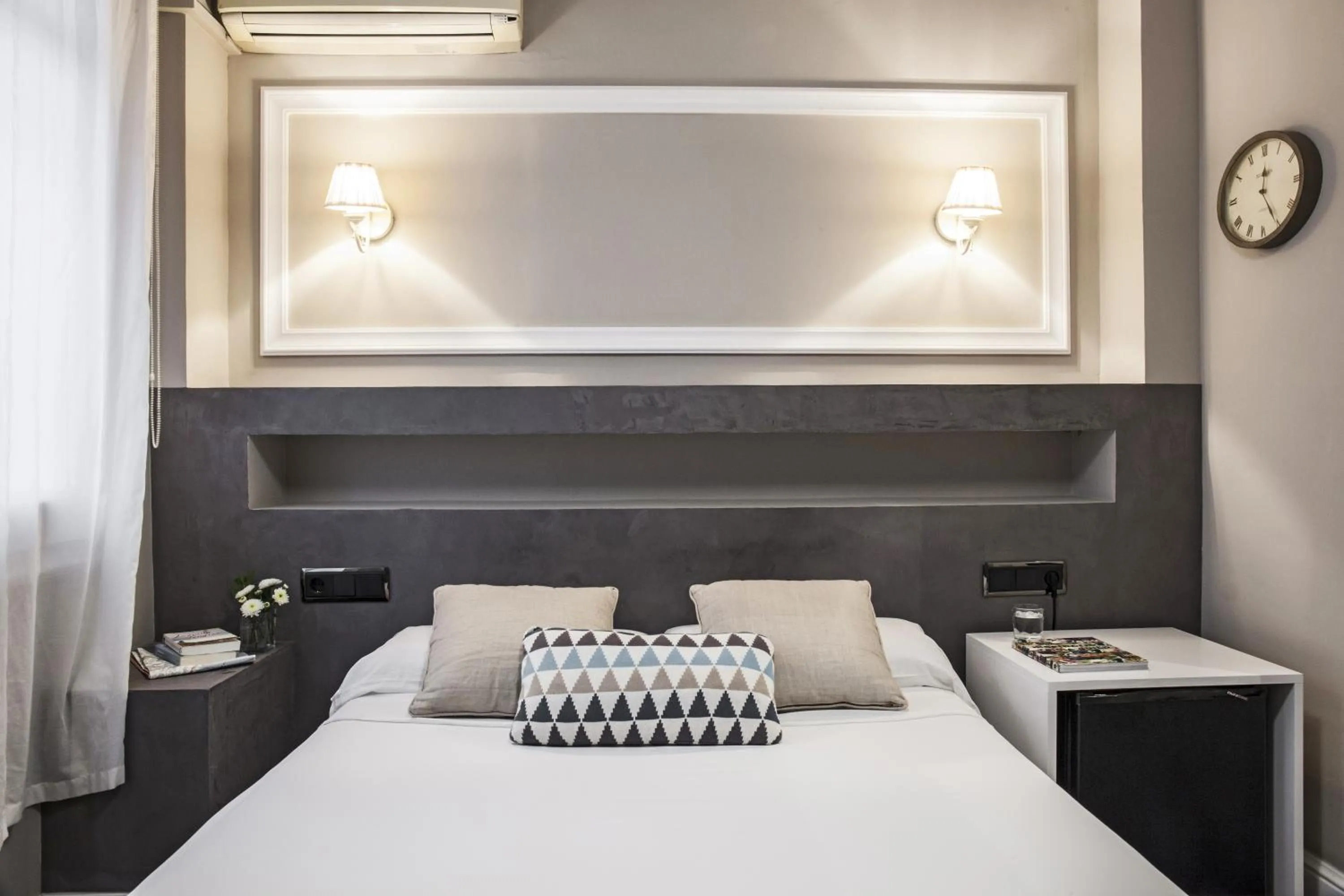 Photo of the whole room, Bed in AinB B&B Eixample-Muntaner