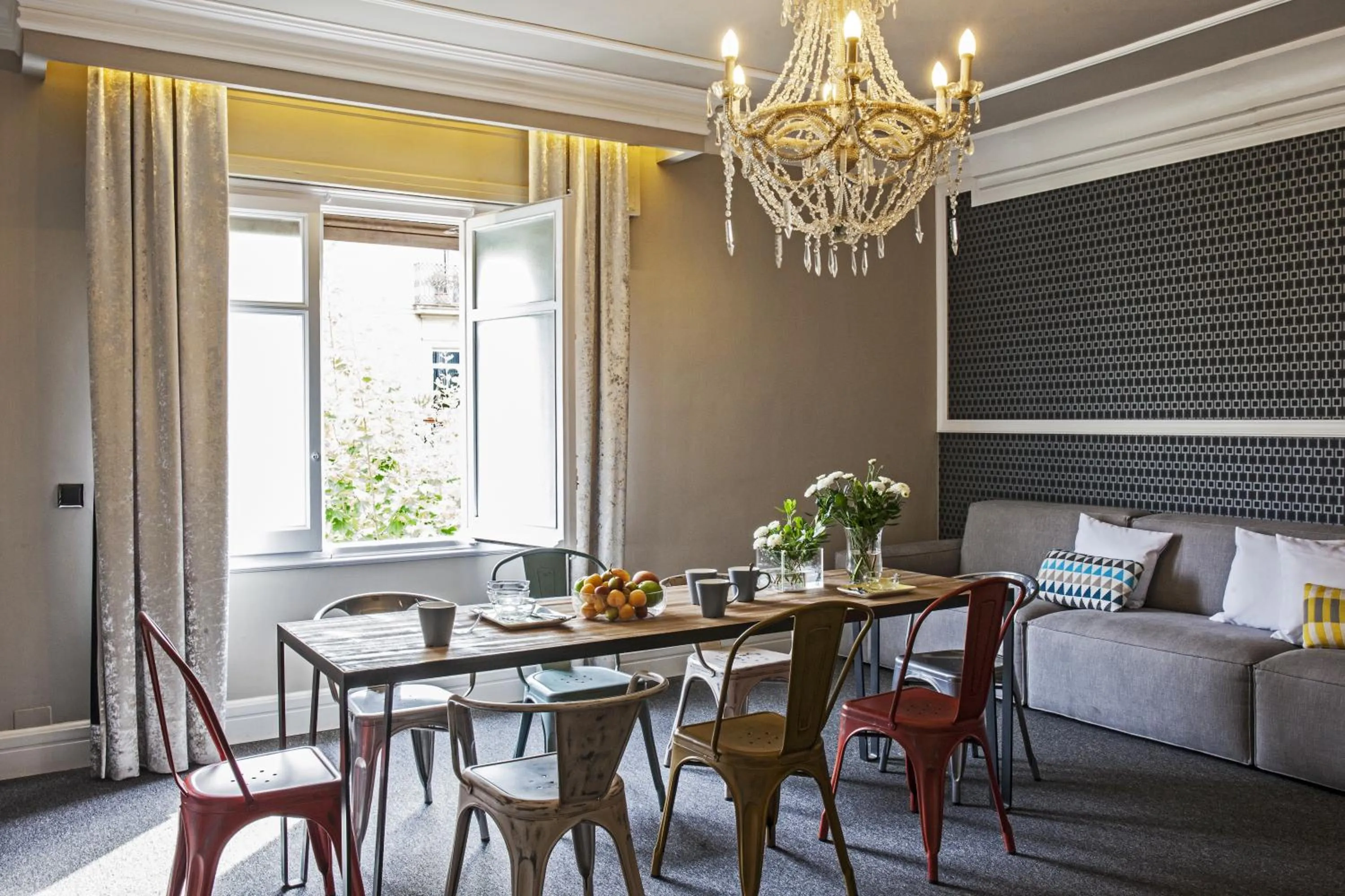 Communal lounge/ TV room in AinB B&B Eixample-Muntaner