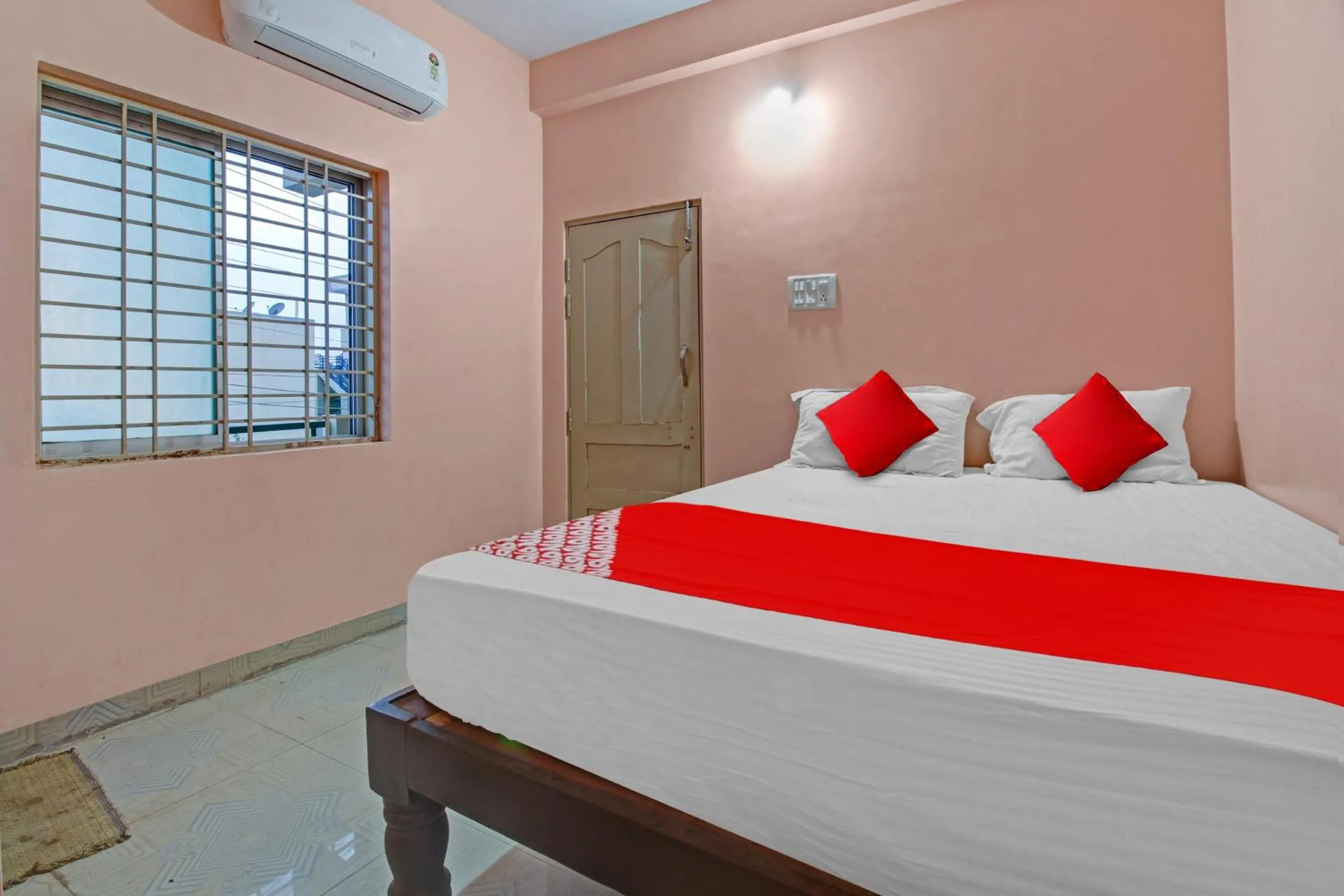 Bedroom, Bed in Hotel O New Mayuri Lodge