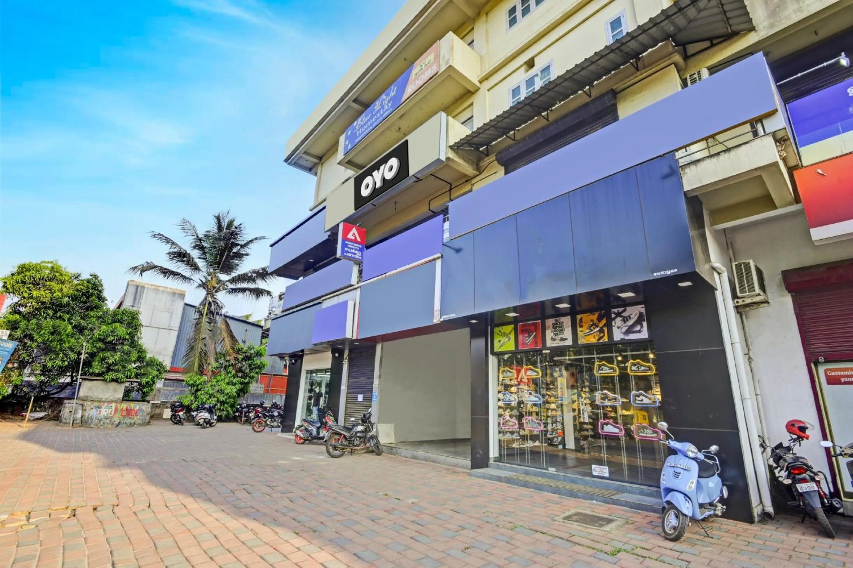 Facade/entrance in Collection O EXPRESS SUITES