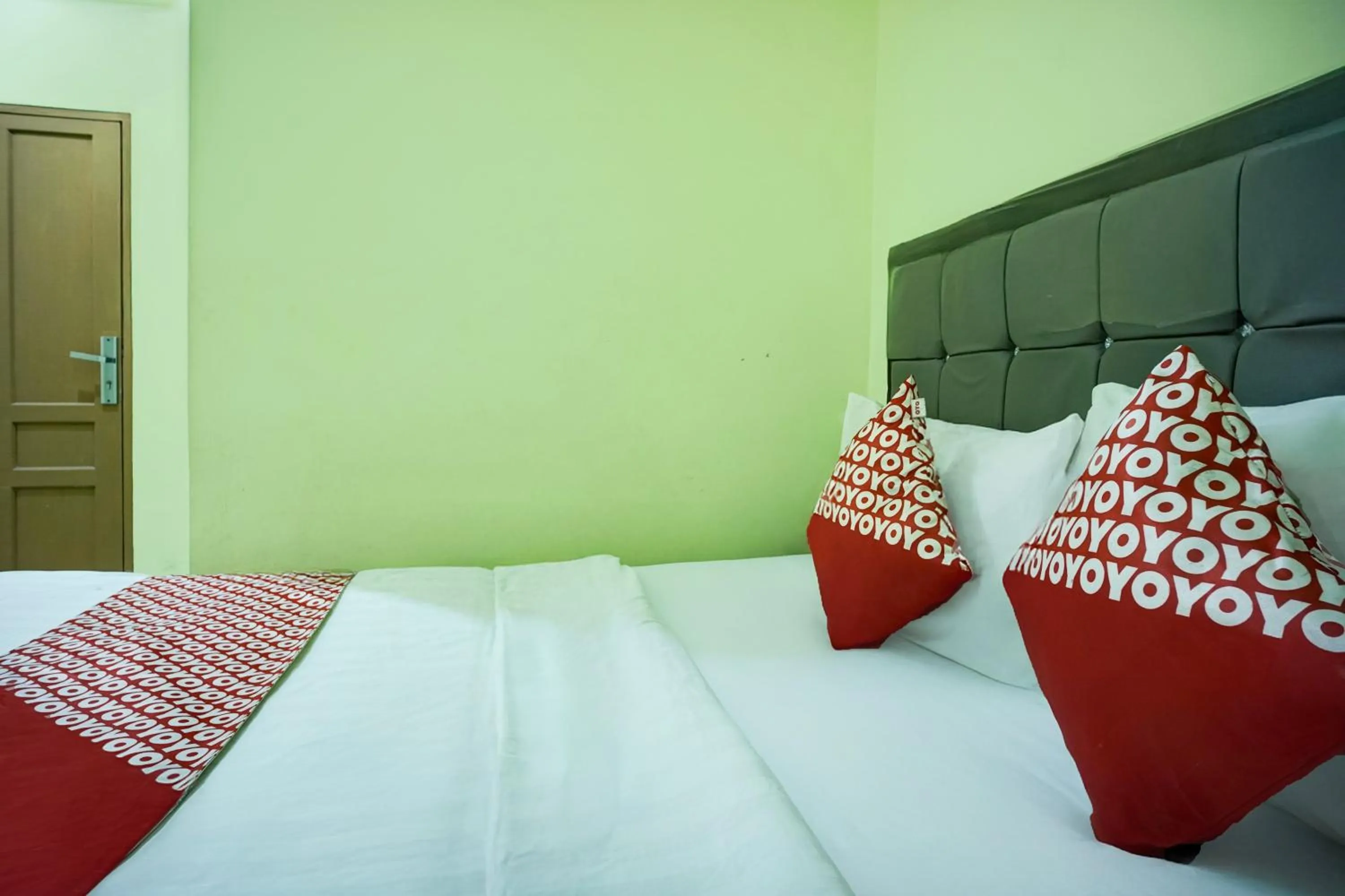 Bedroom, Bed in Hotel O Parapat Near Dermaga Ajibata Formerly Pudan Residence 2