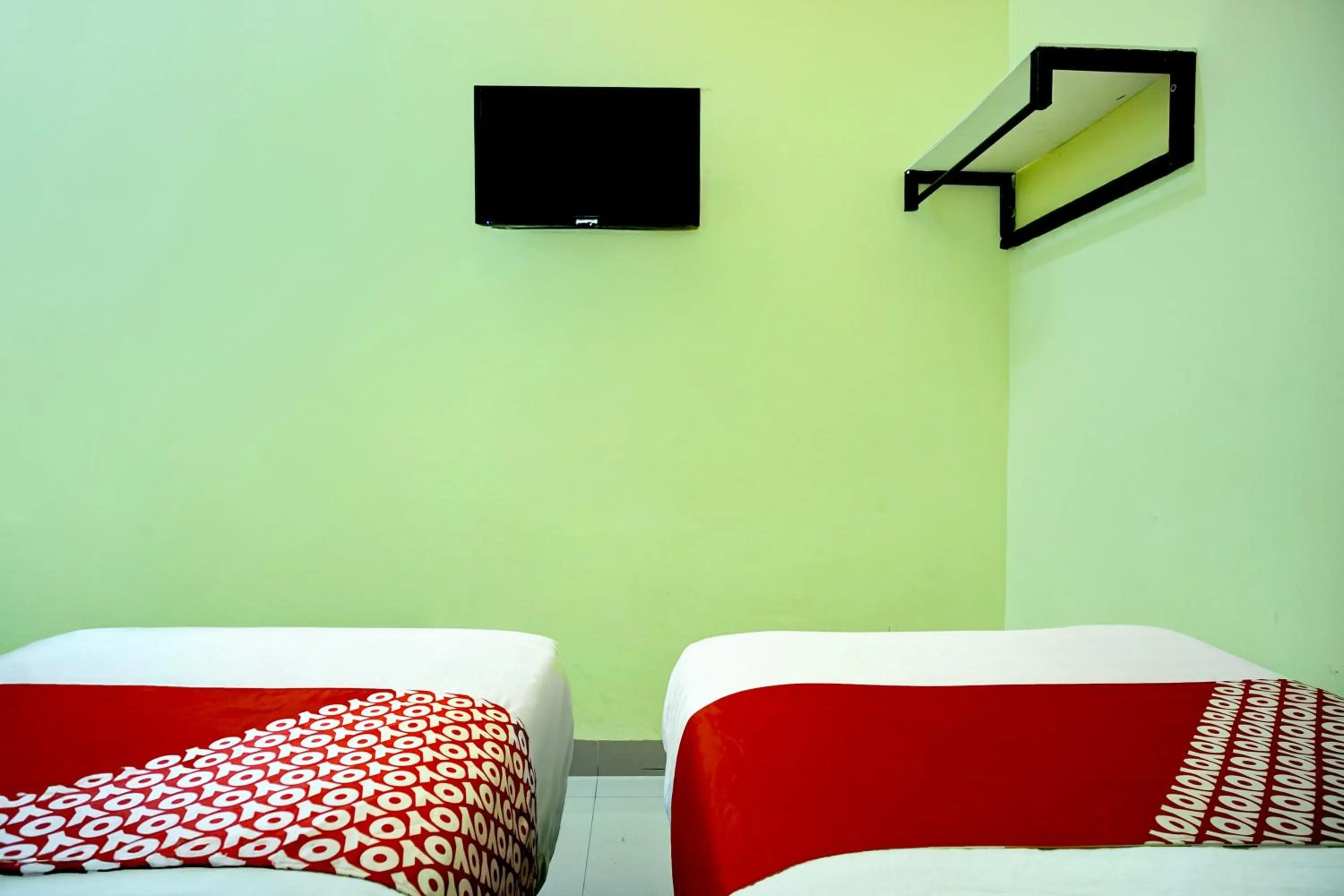 Bedroom, Bed in Hotel O Parapat Near Dermaga Ajibata Formerly Pudan Residence 2