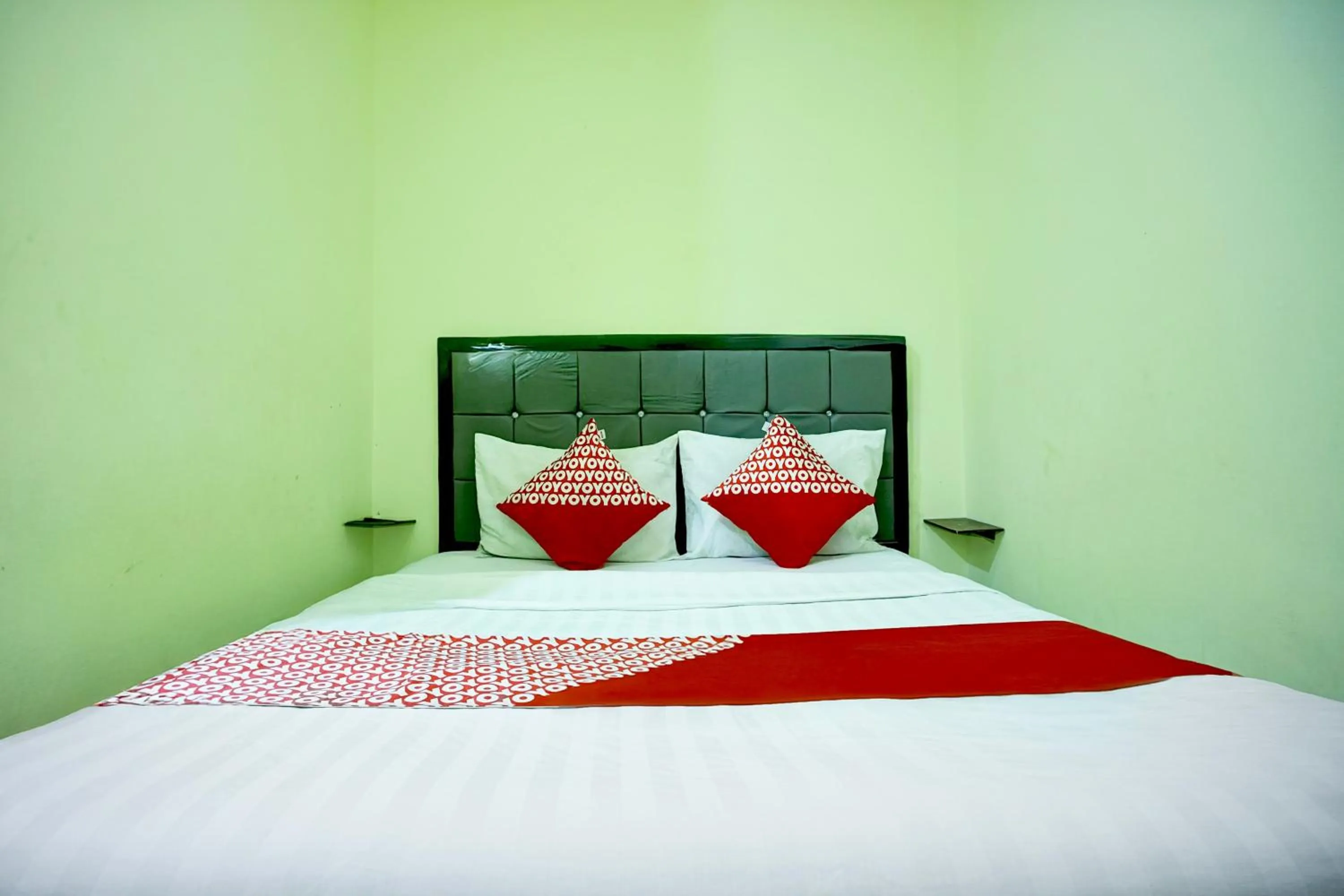 Bedroom, Bed in Hotel O Parapat Near Dermaga Ajibata Formerly Pudan Residence 2