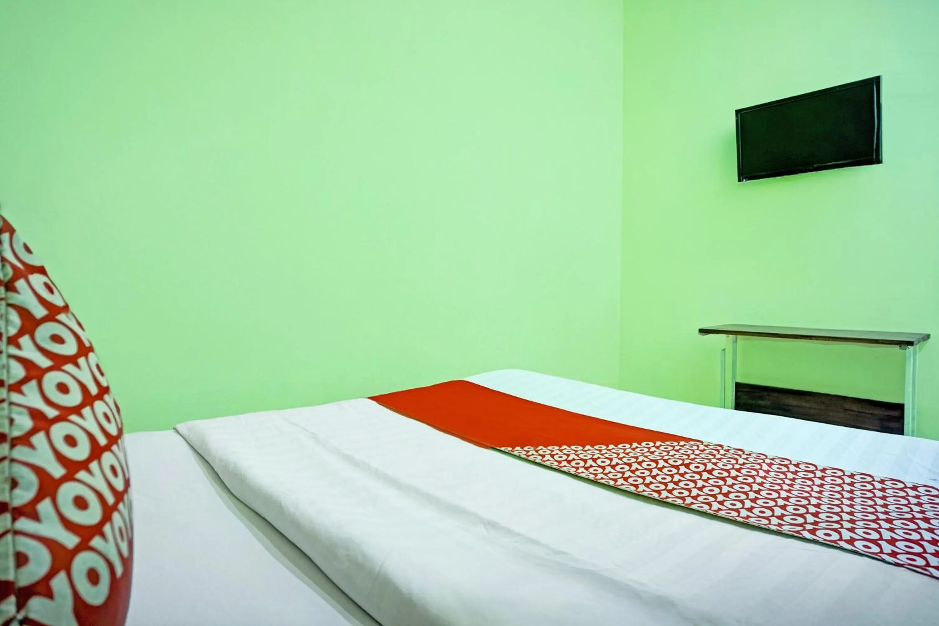 Bedroom, Bed in Hotel O Parapat Near Dermaga Ajibata Formerly Pudan Residence 2