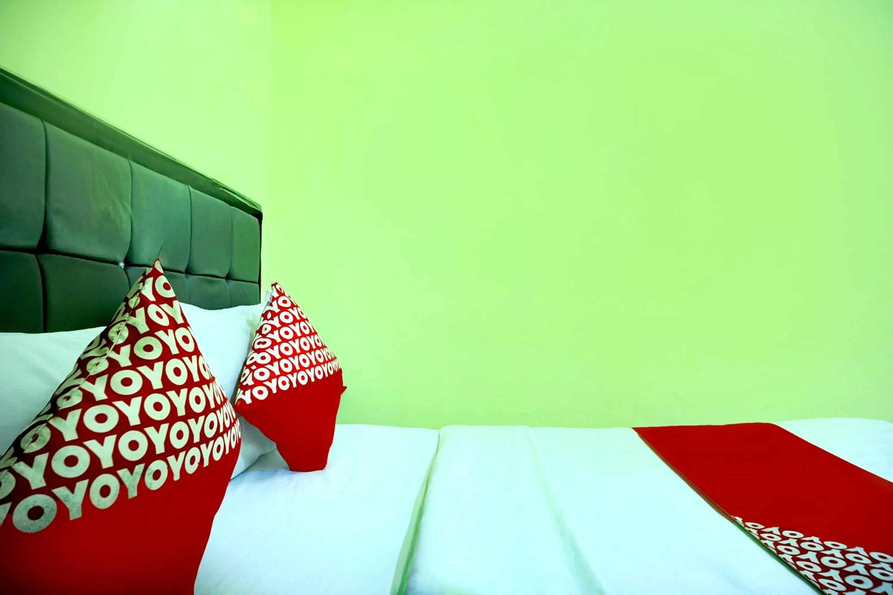 Bedroom, Bed in Hotel O Parapat Near Dermaga Ajibata Formerly Pudan Residence 2