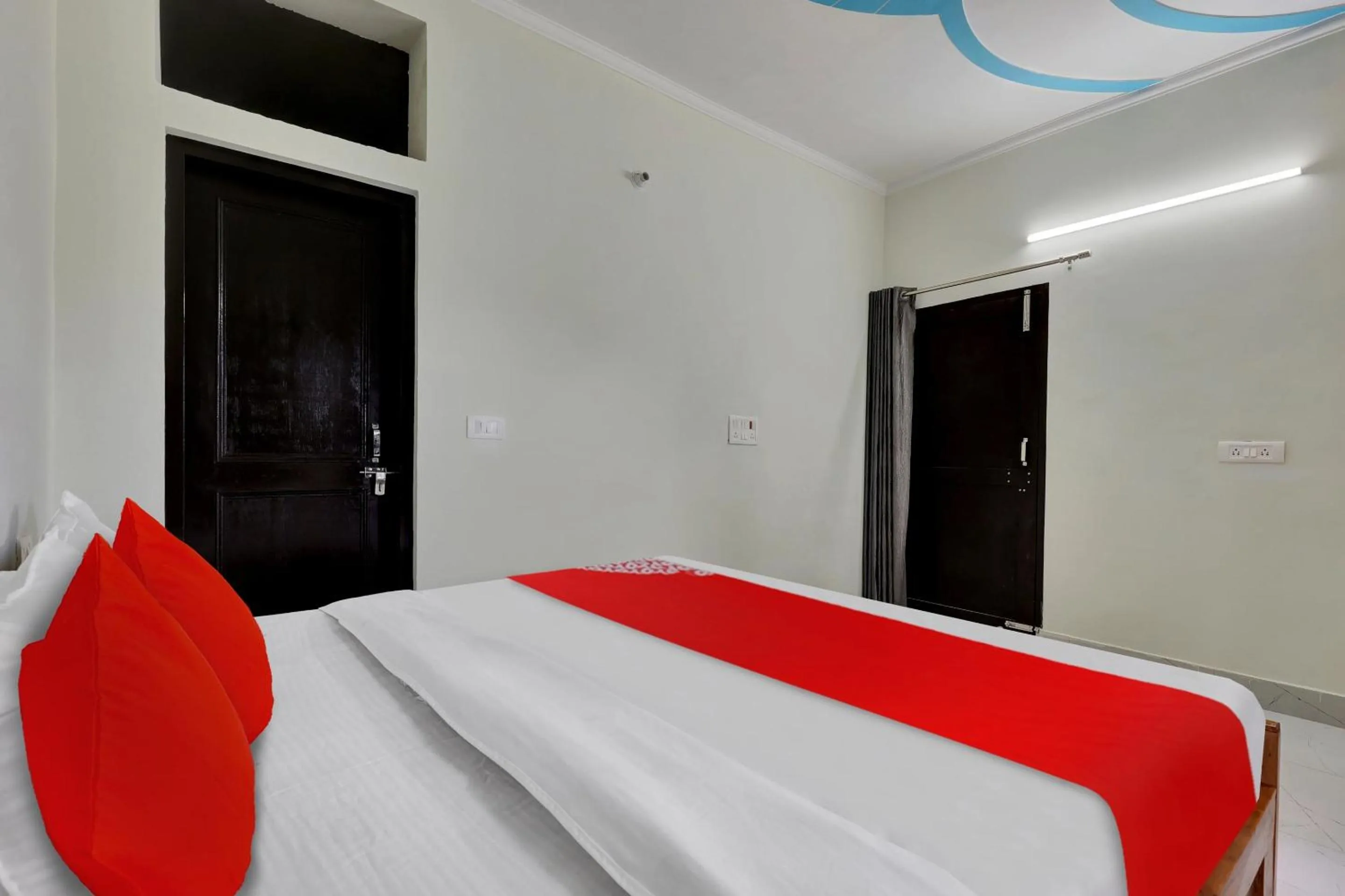 Bedroom in Hotel O by OYO MOUNTAIN