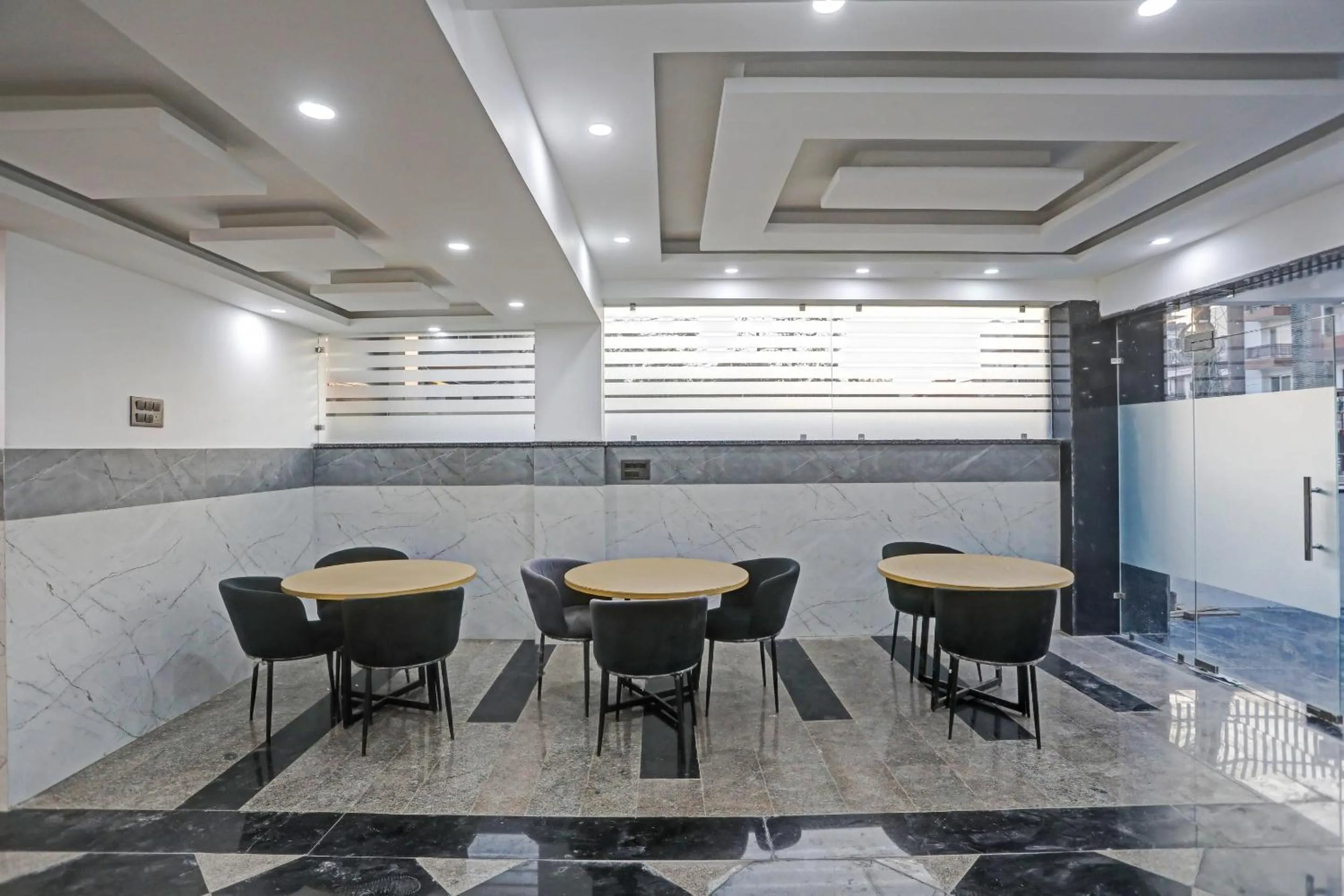 Dining area in Super Townhouse Xanthe - Boutique Hotel