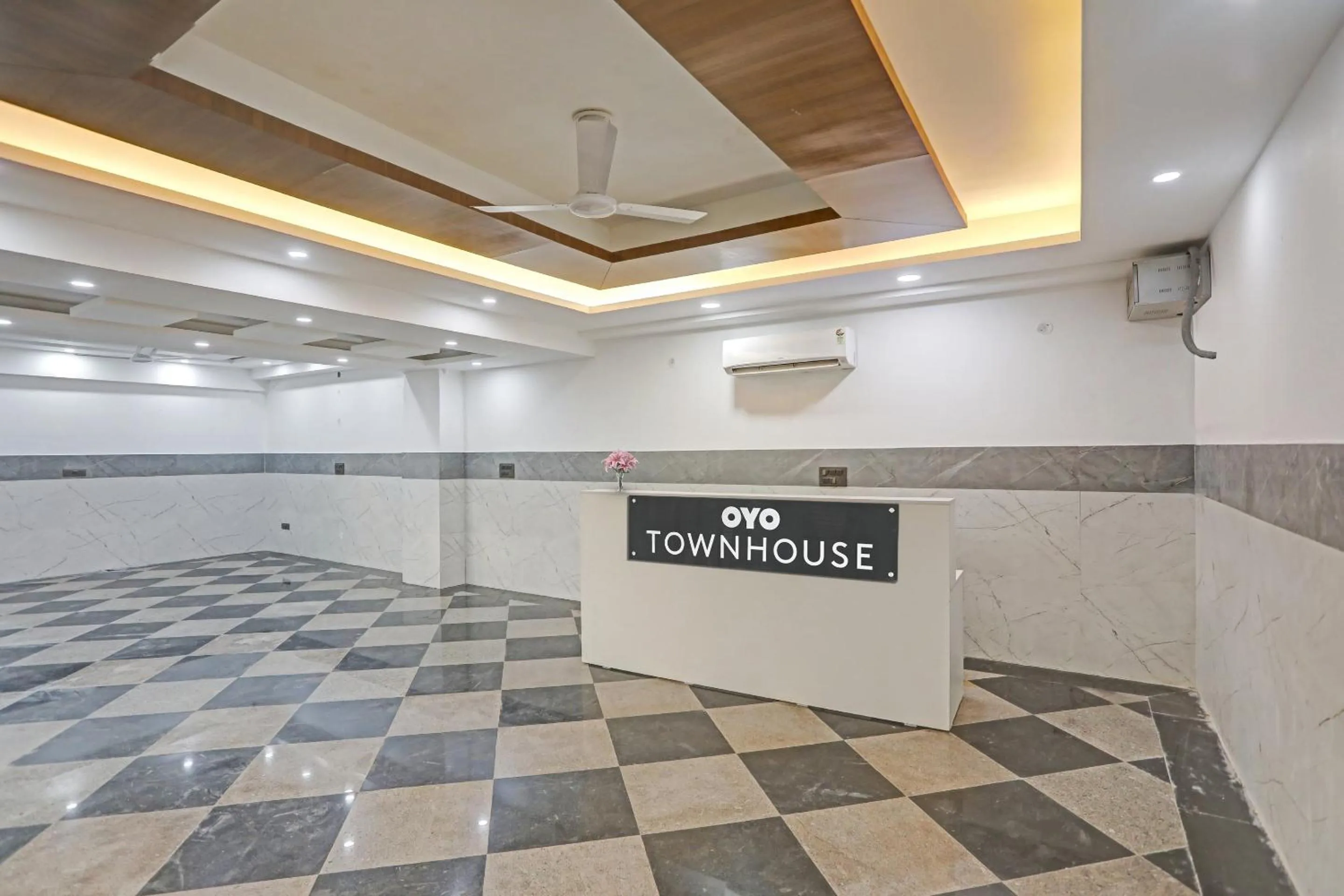 Lobby or reception in Townhouse Xanthe - Boutique Hotel