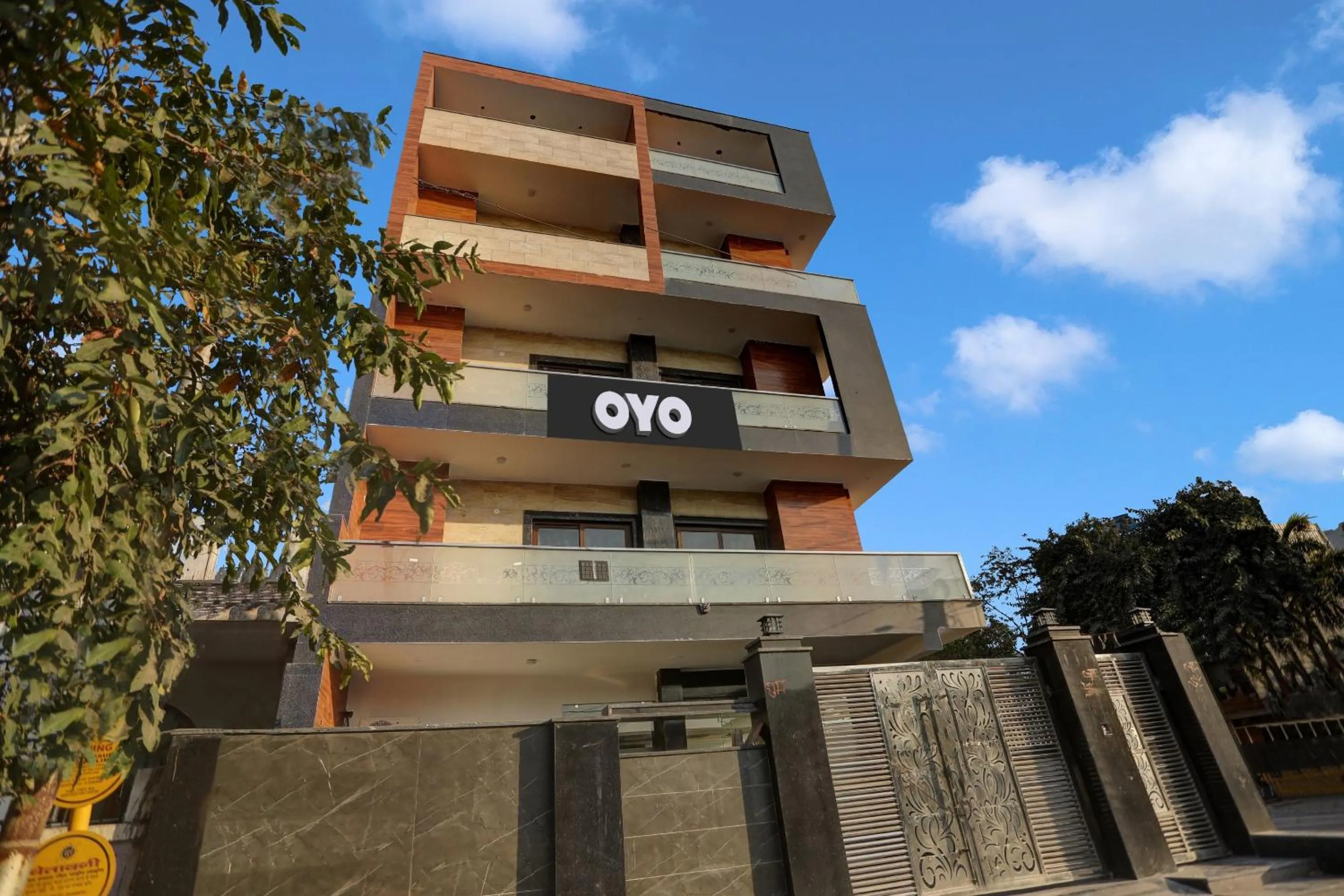 Facade/entrance in Super Townhouse Xanthe - Boutique Hotel