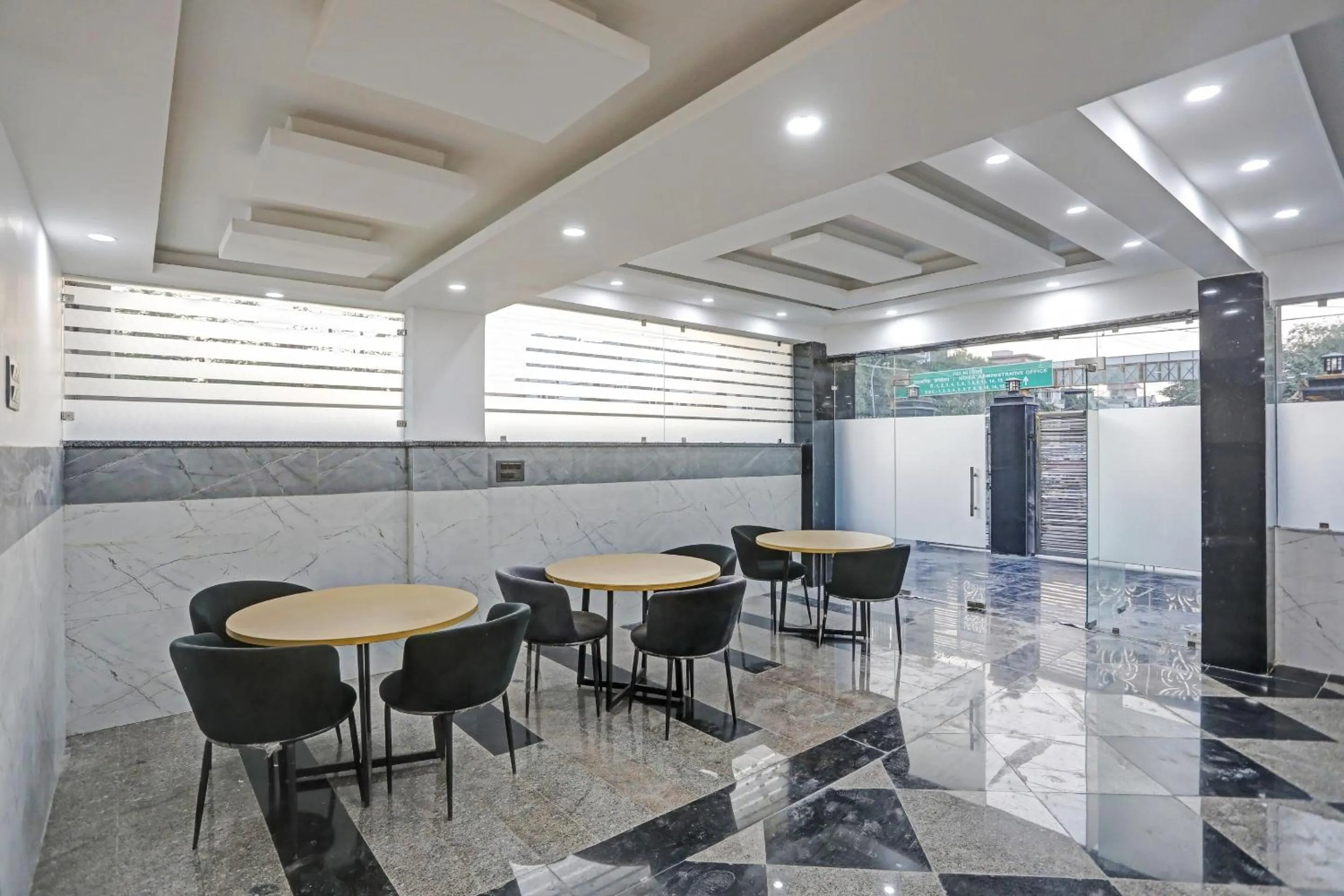 Dining area in Super Townhouse Xanthe - Boutique Hotel