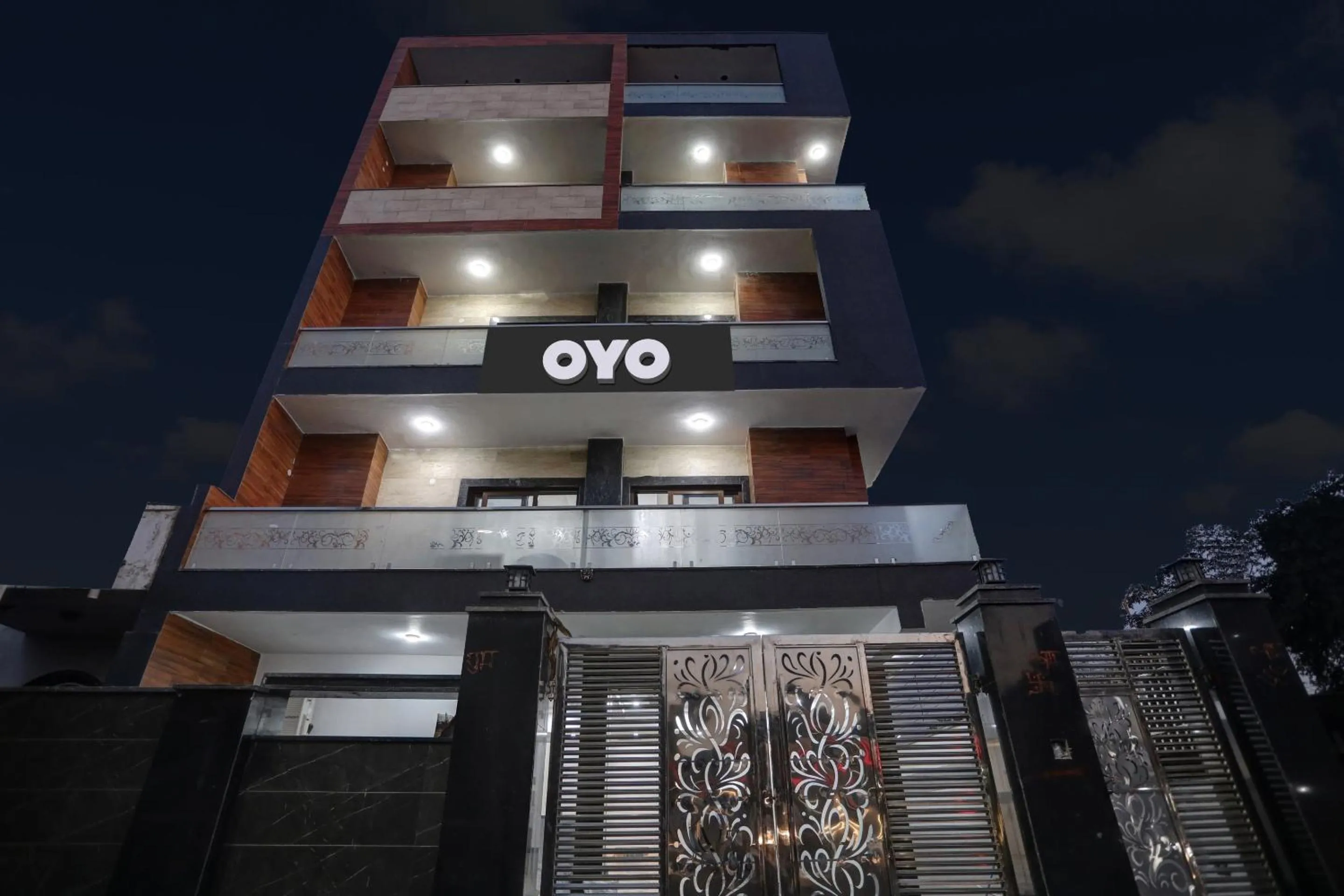 Facade/entrance in Super Townhouse Xanthe - Boutique Hotel