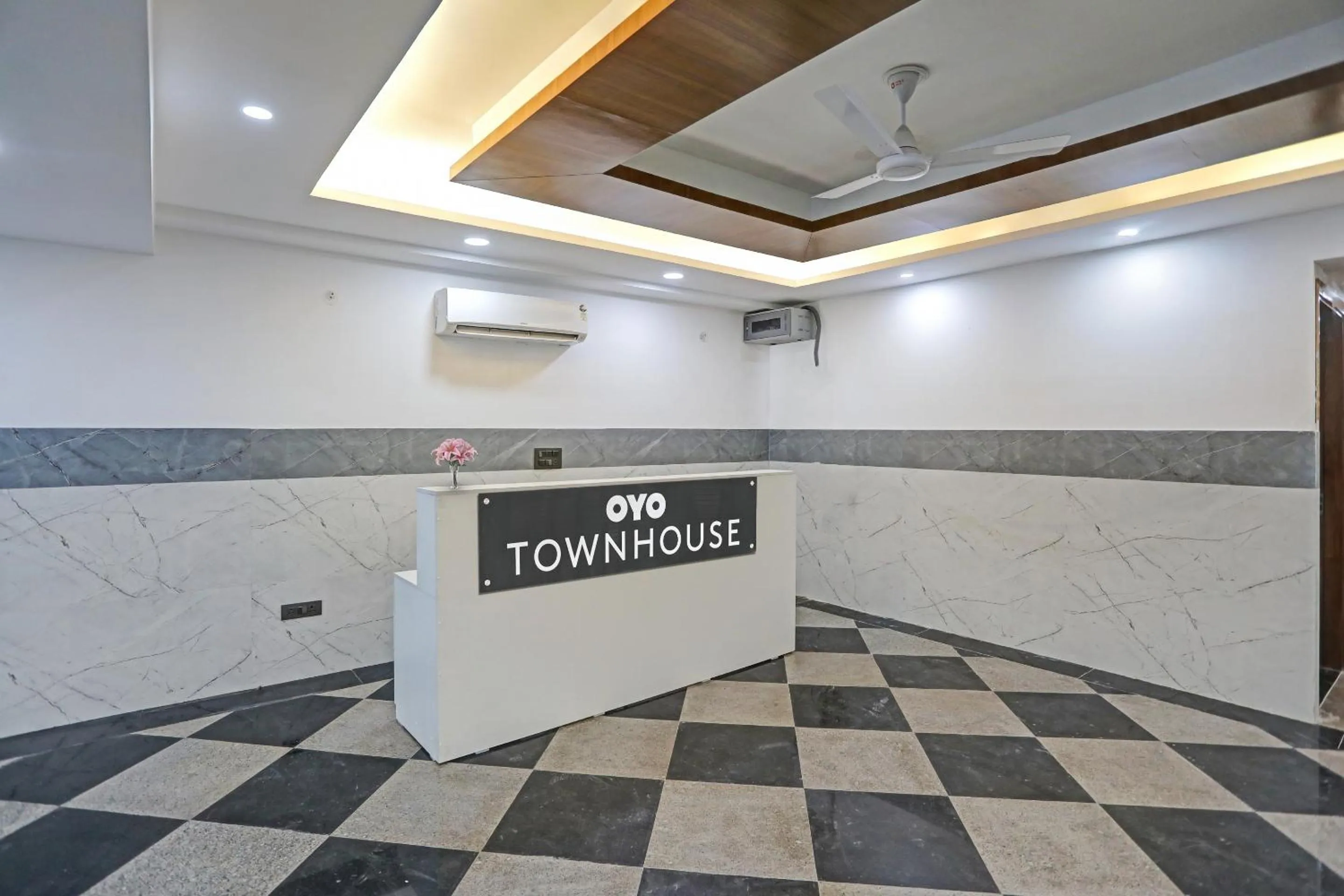 Lobby or reception in Townhouse Xanthe - Boutique Hotel