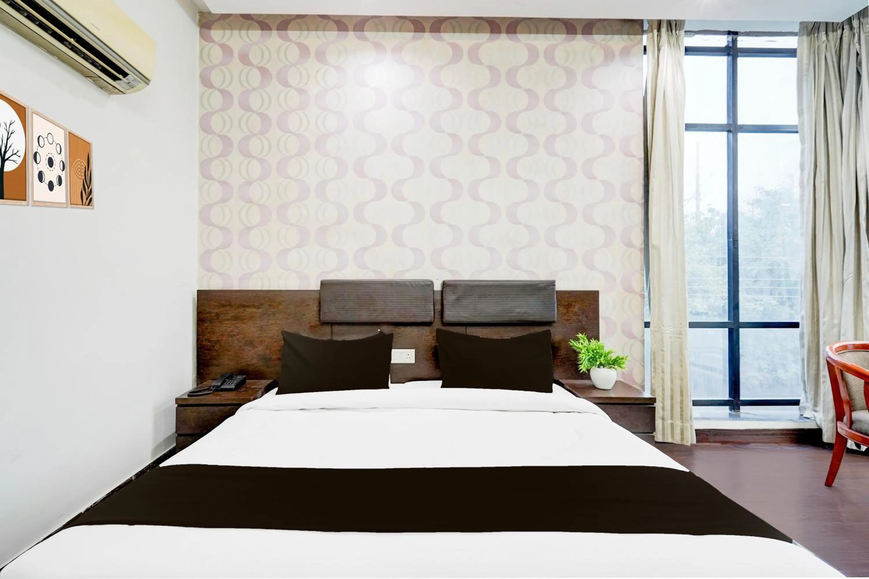 Bedroom, Bed in Super Townhouse Sector 51 Noida Near Metro Station