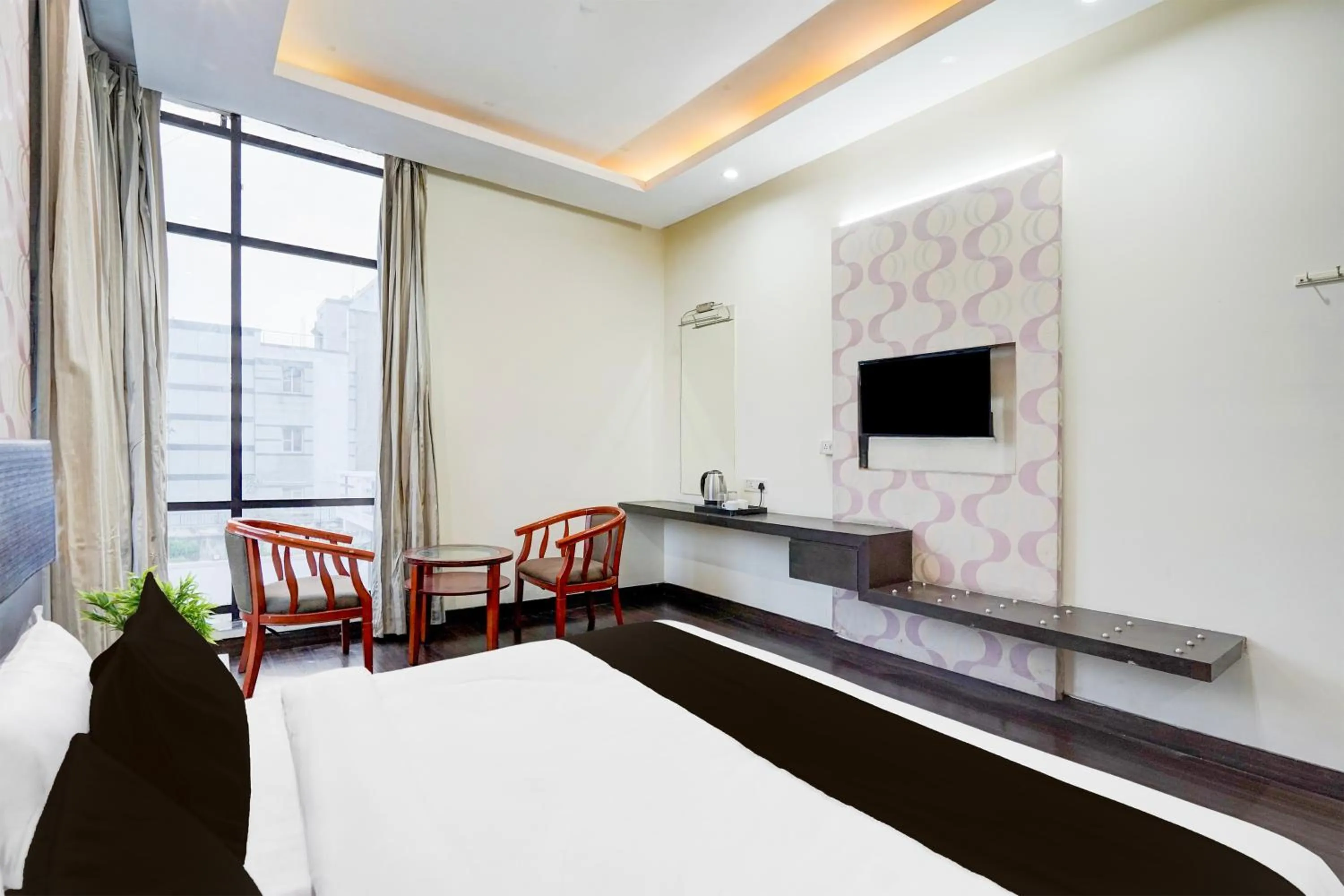 Bedroom, Bed in Super Townhouse Sector 51 Noida Near Metro Station