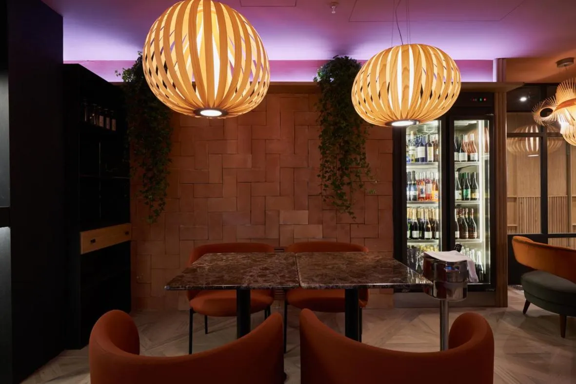 Restaurant/places to eat in Aparthotel Augusta