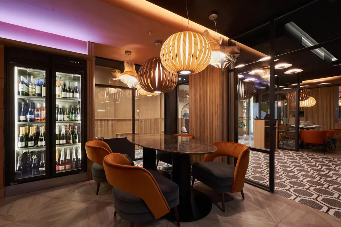 Restaurant/places to eat in Aparthotel Augusta