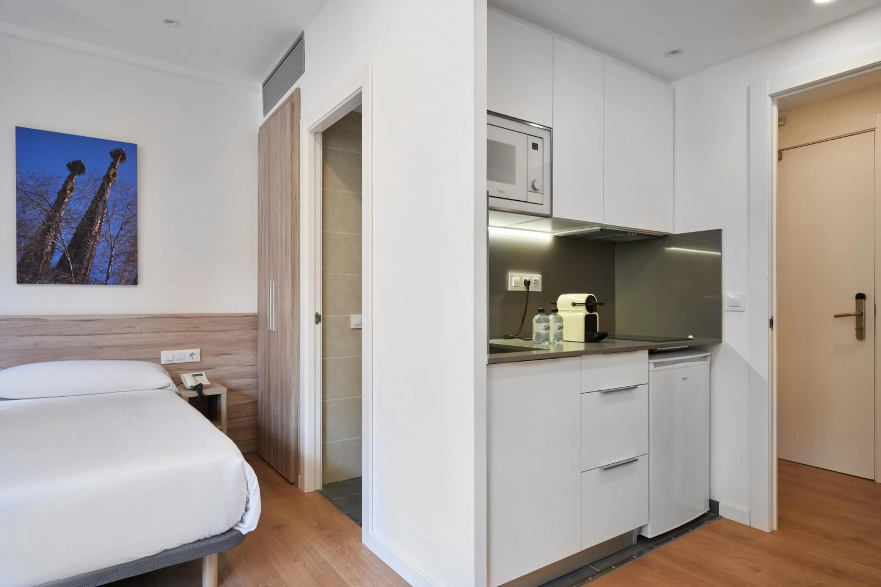 Kitchen or kitchenette, Bed in Aparthotel Augusta