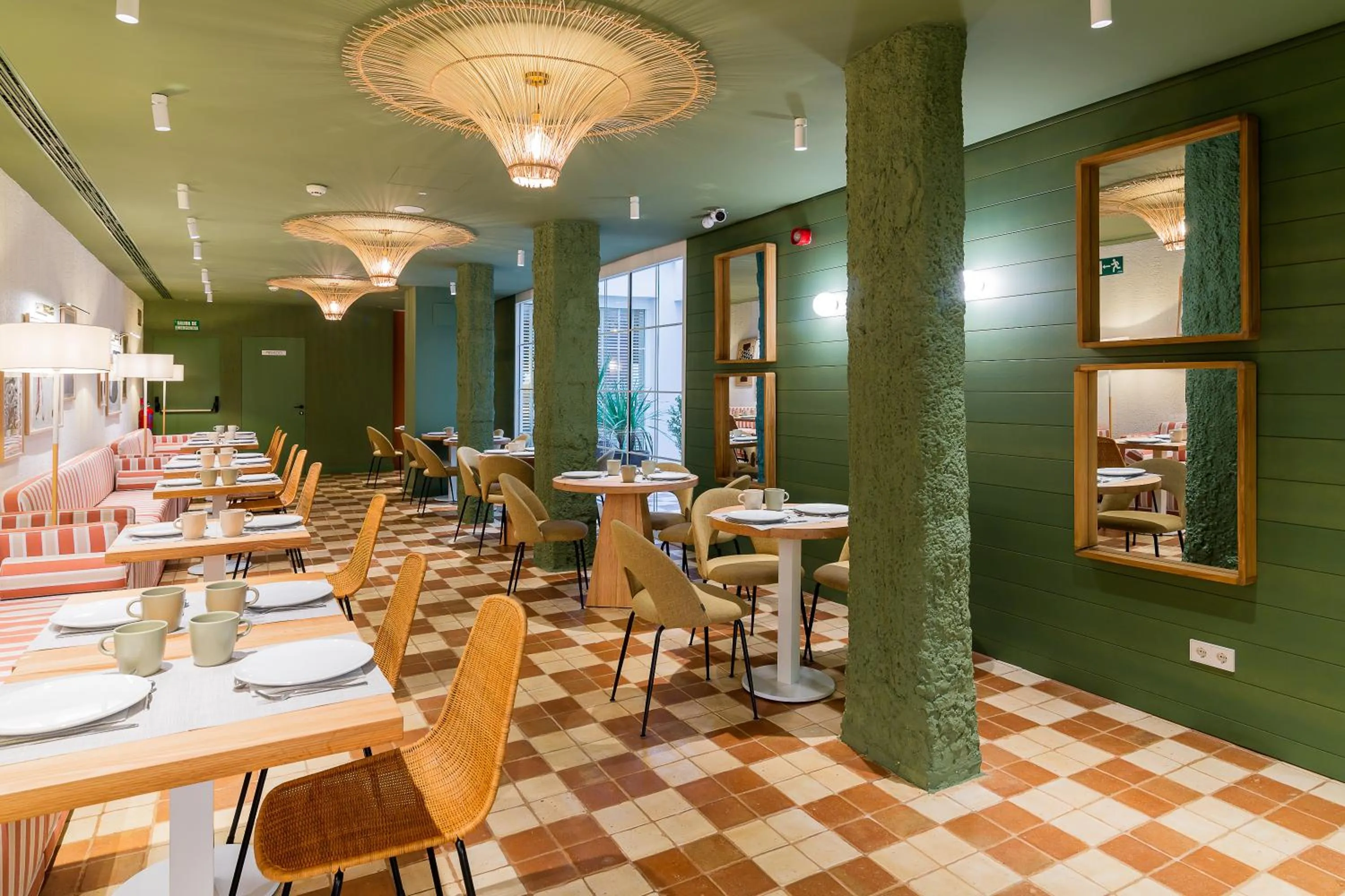 Restaurant/places to eat in U-Sense Granada Centro