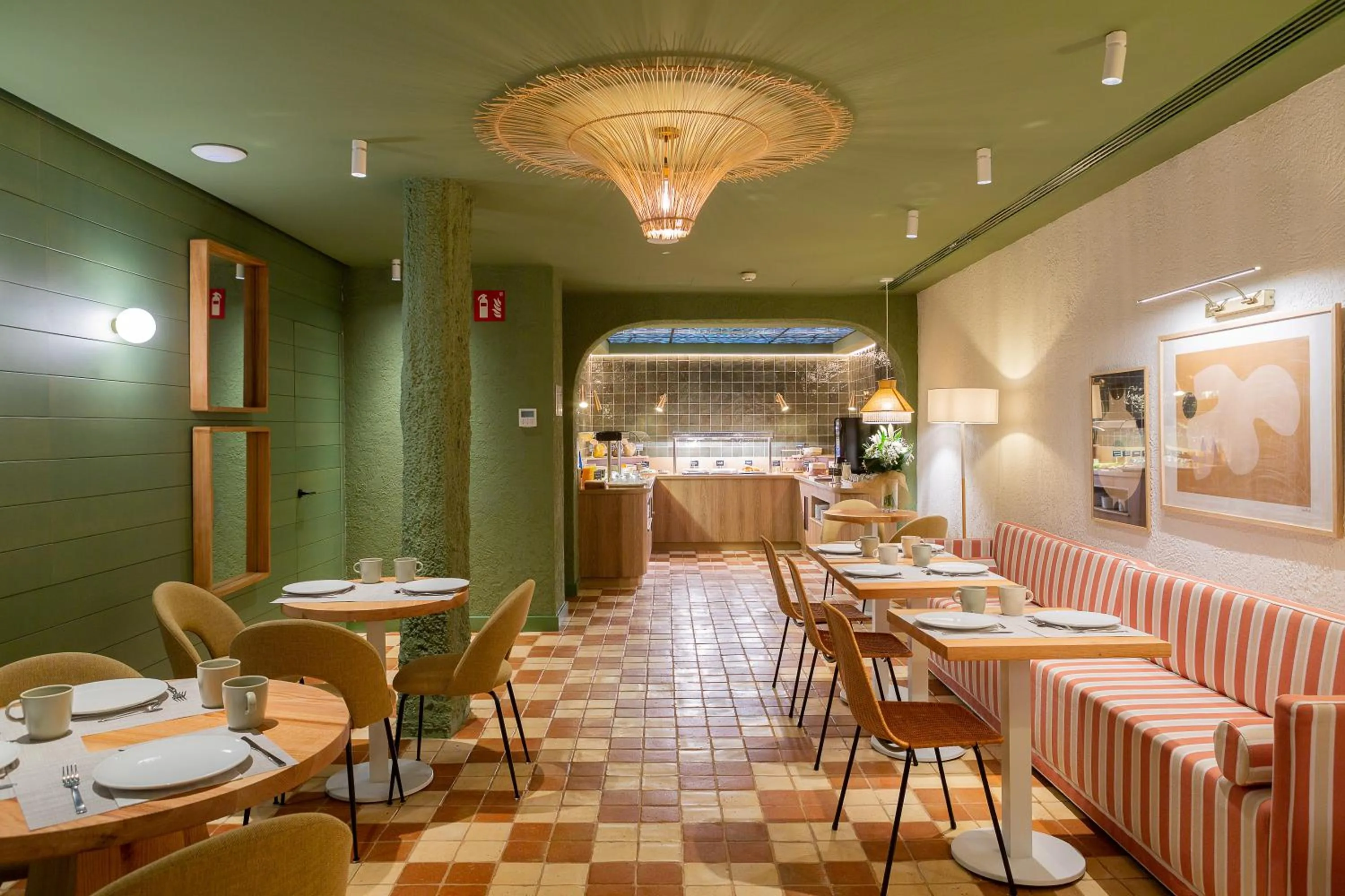 Restaurant/places to eat in U-Sense Granada Centro