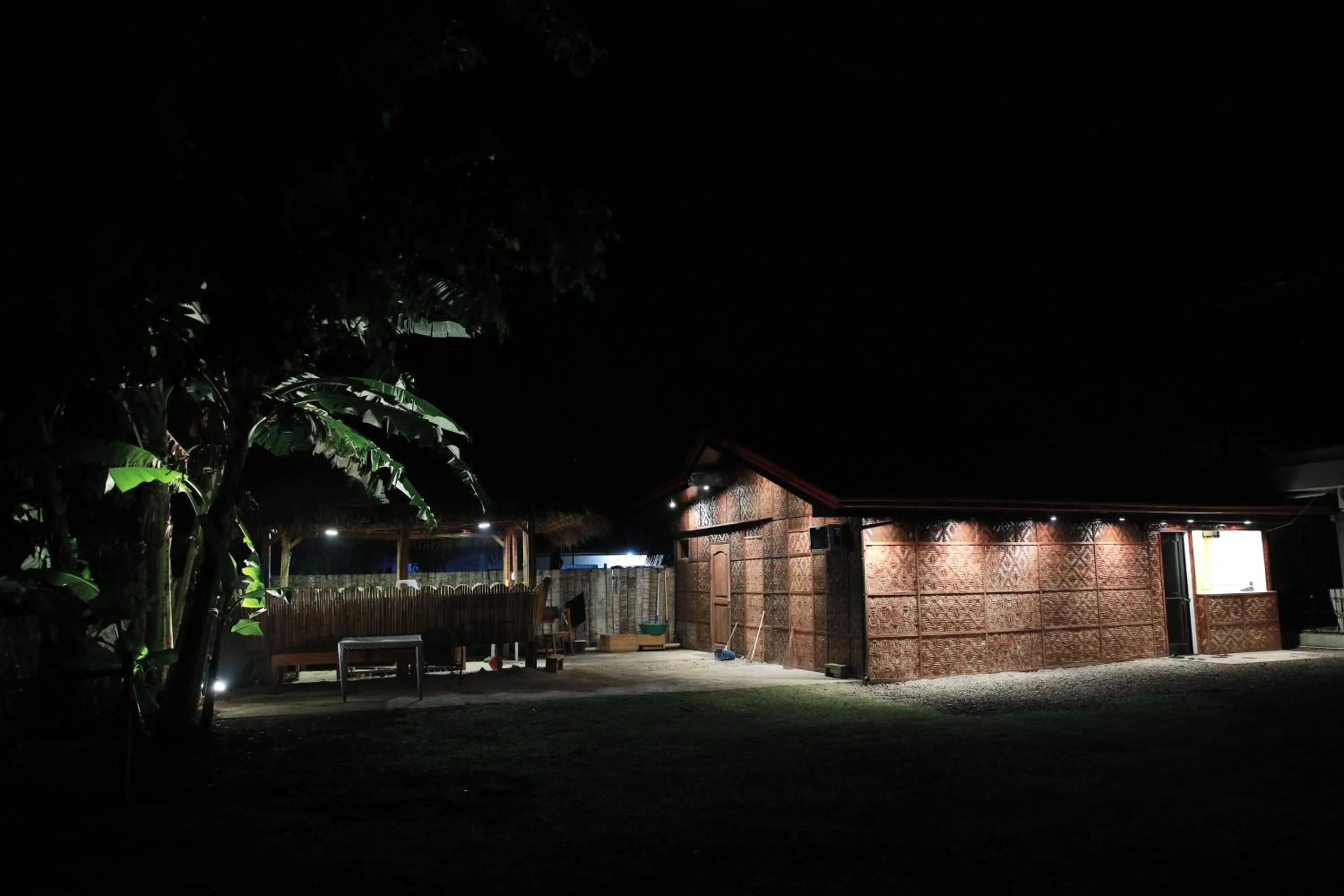 Night in 버진 아일랜드 리조트 Virgin Island Resort Restaurant & Spa