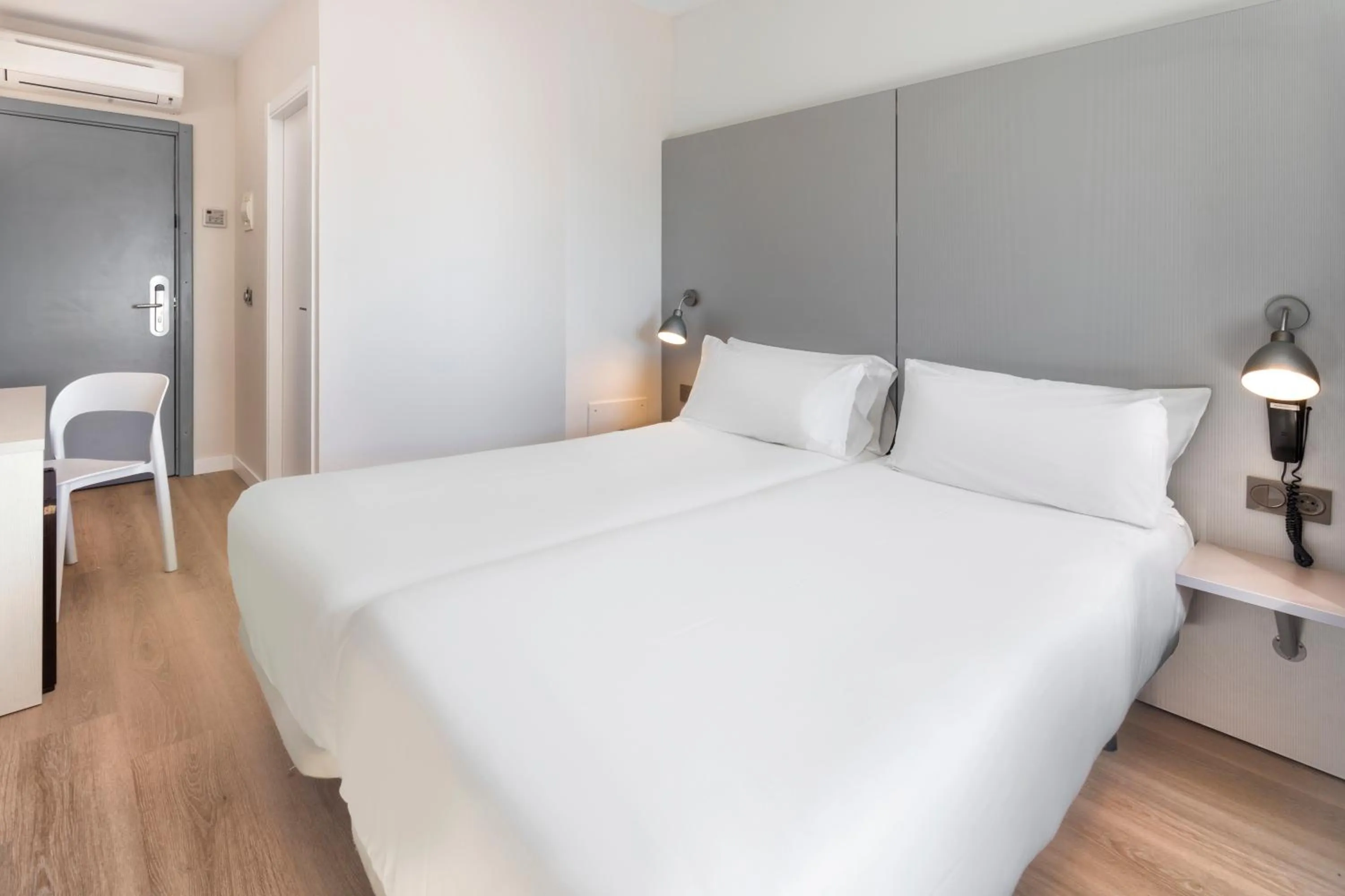 Bed in B&B HOTEL Valencia Aeropuerto