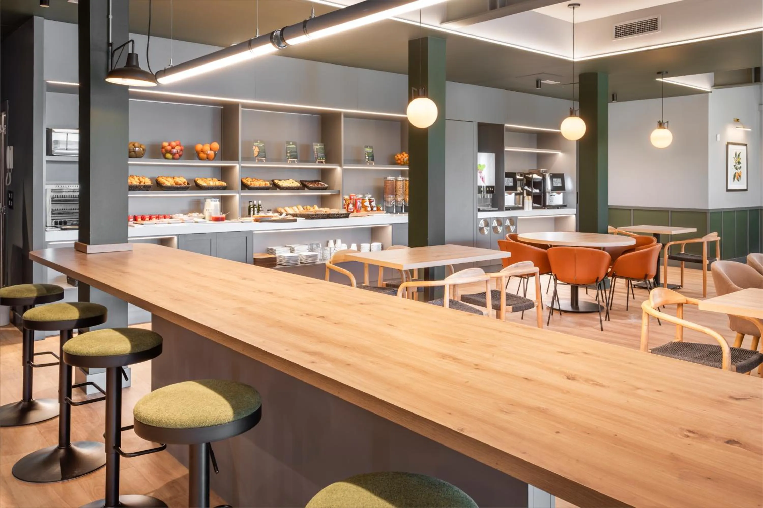 Restaurant/places to eat in B&B HOTEL Valencia Aeropuerto