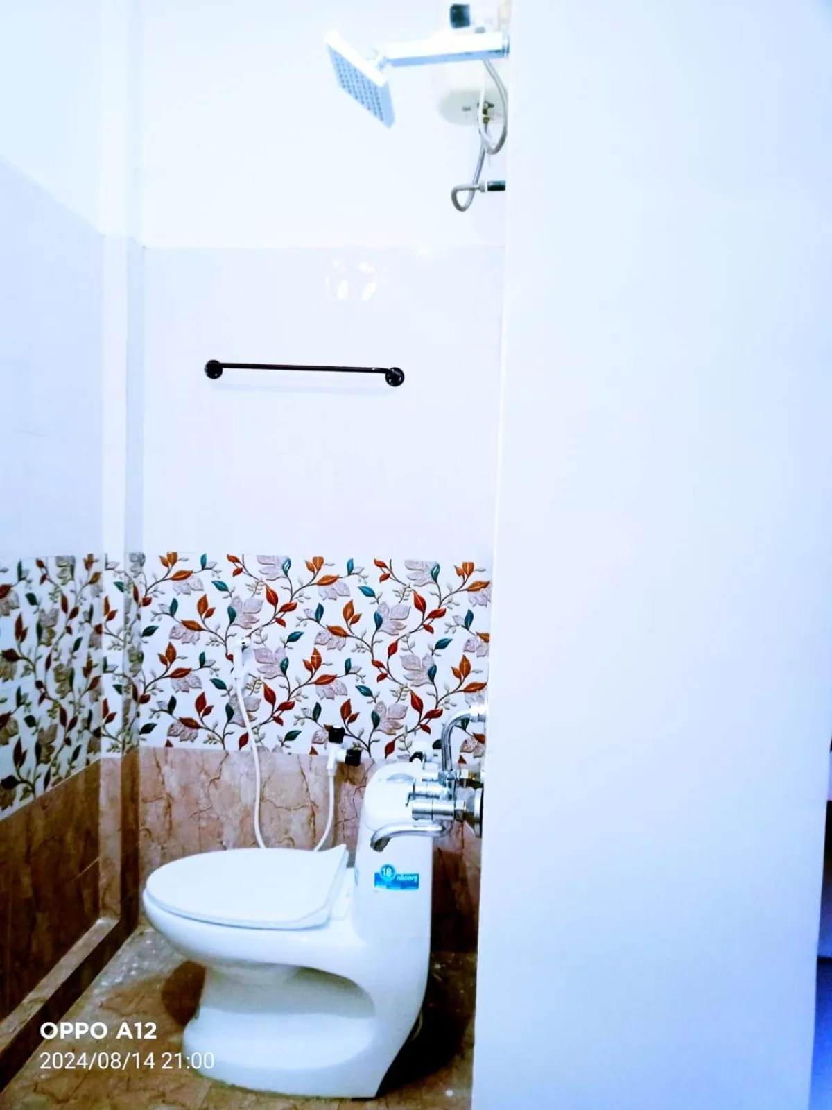 Toilet in ASSHAPPYSTAYINN HOTEL