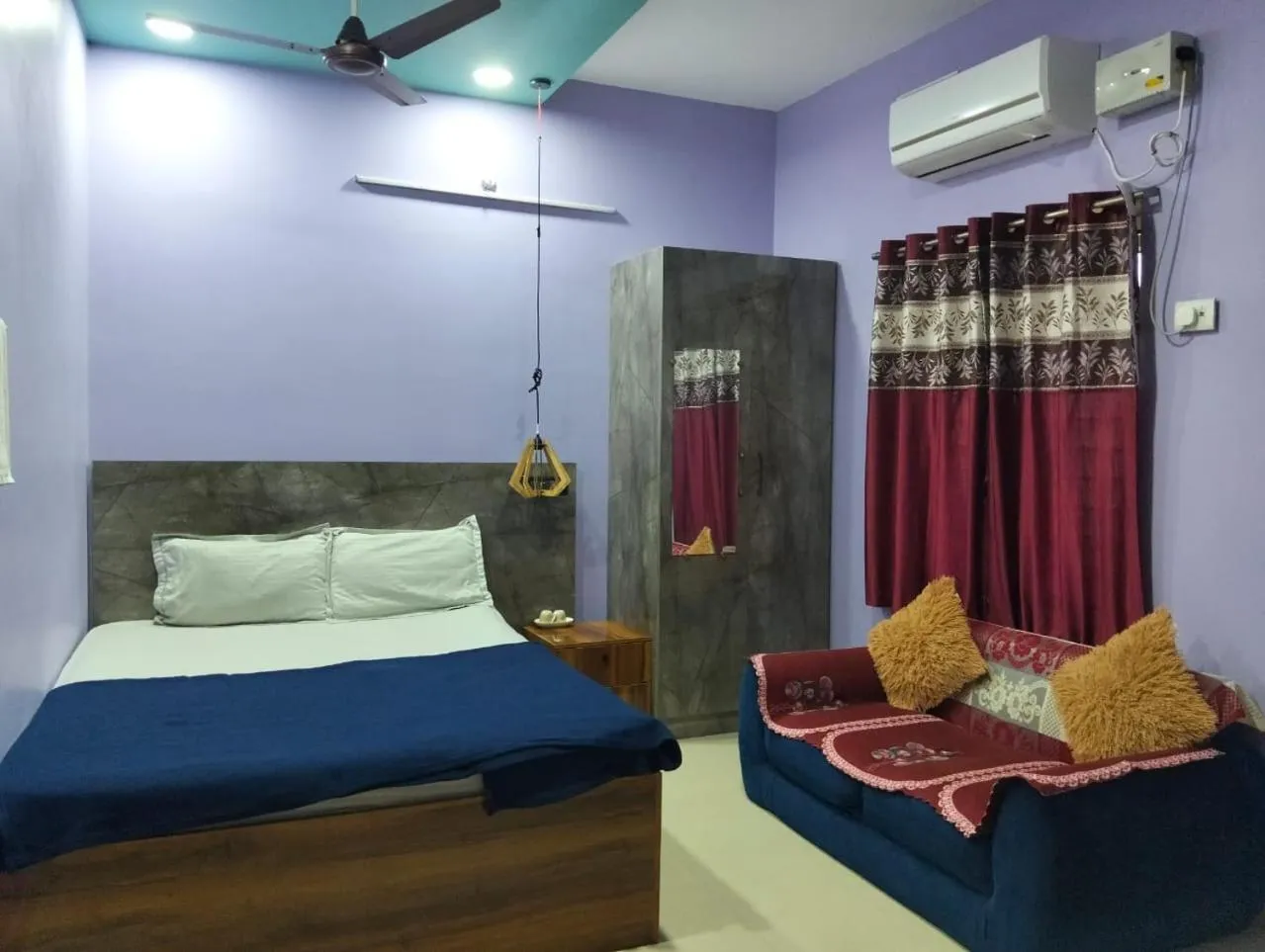 Bed in ASSHAPPYSTAYINN HOTEL