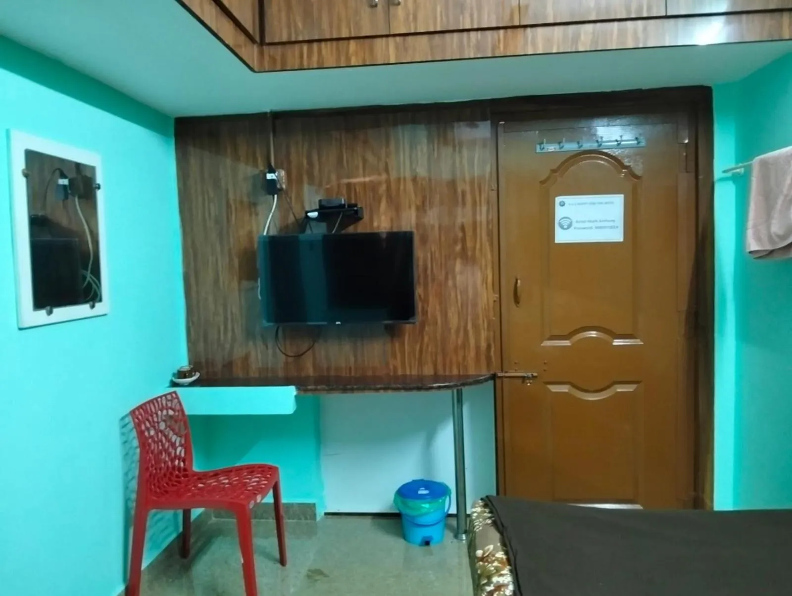 Communal lounge/ TV room in ASSHAPPYSTAYINN HOTEL