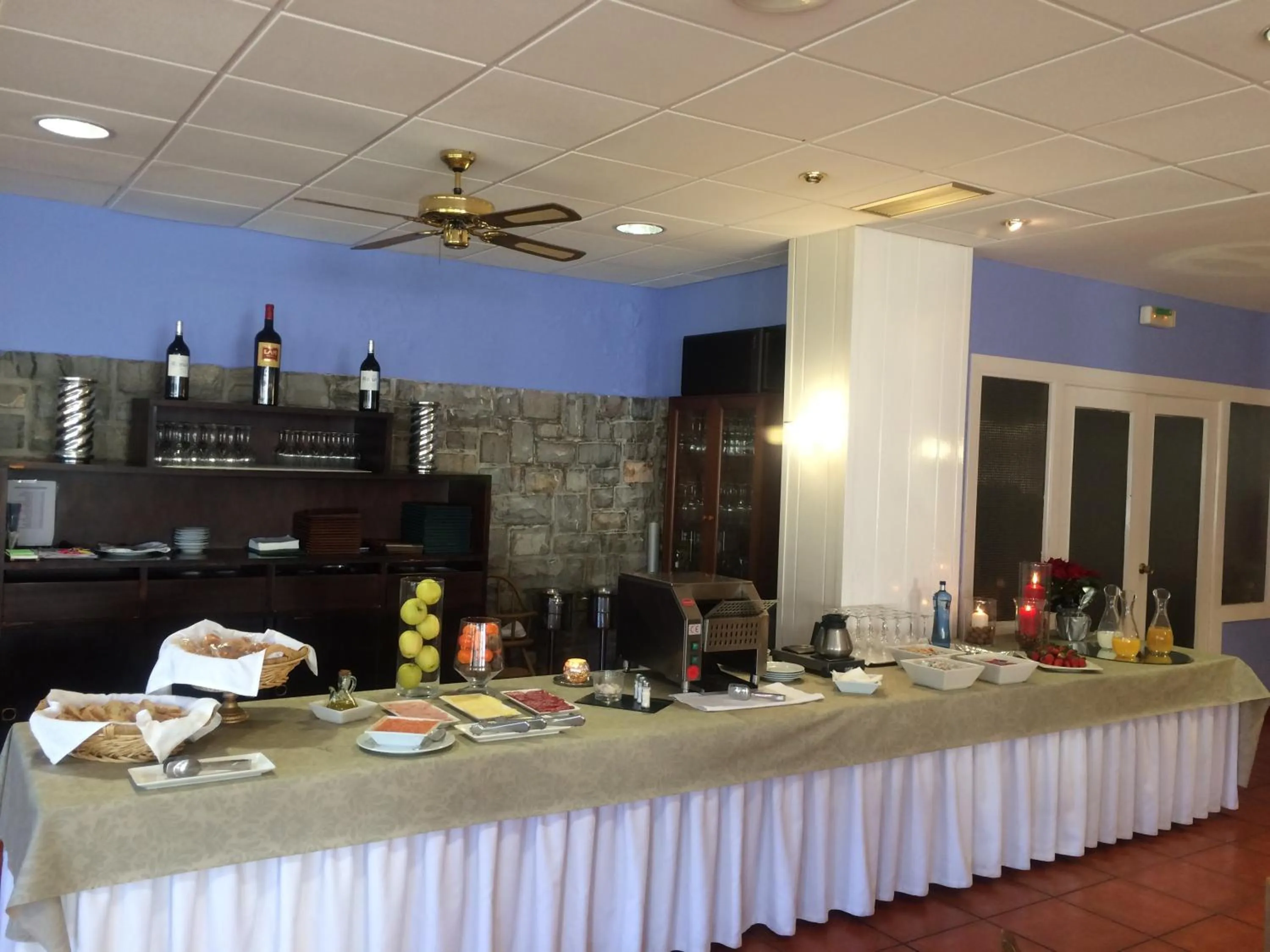 Restaurant/places to eat in Hotel La Pardina