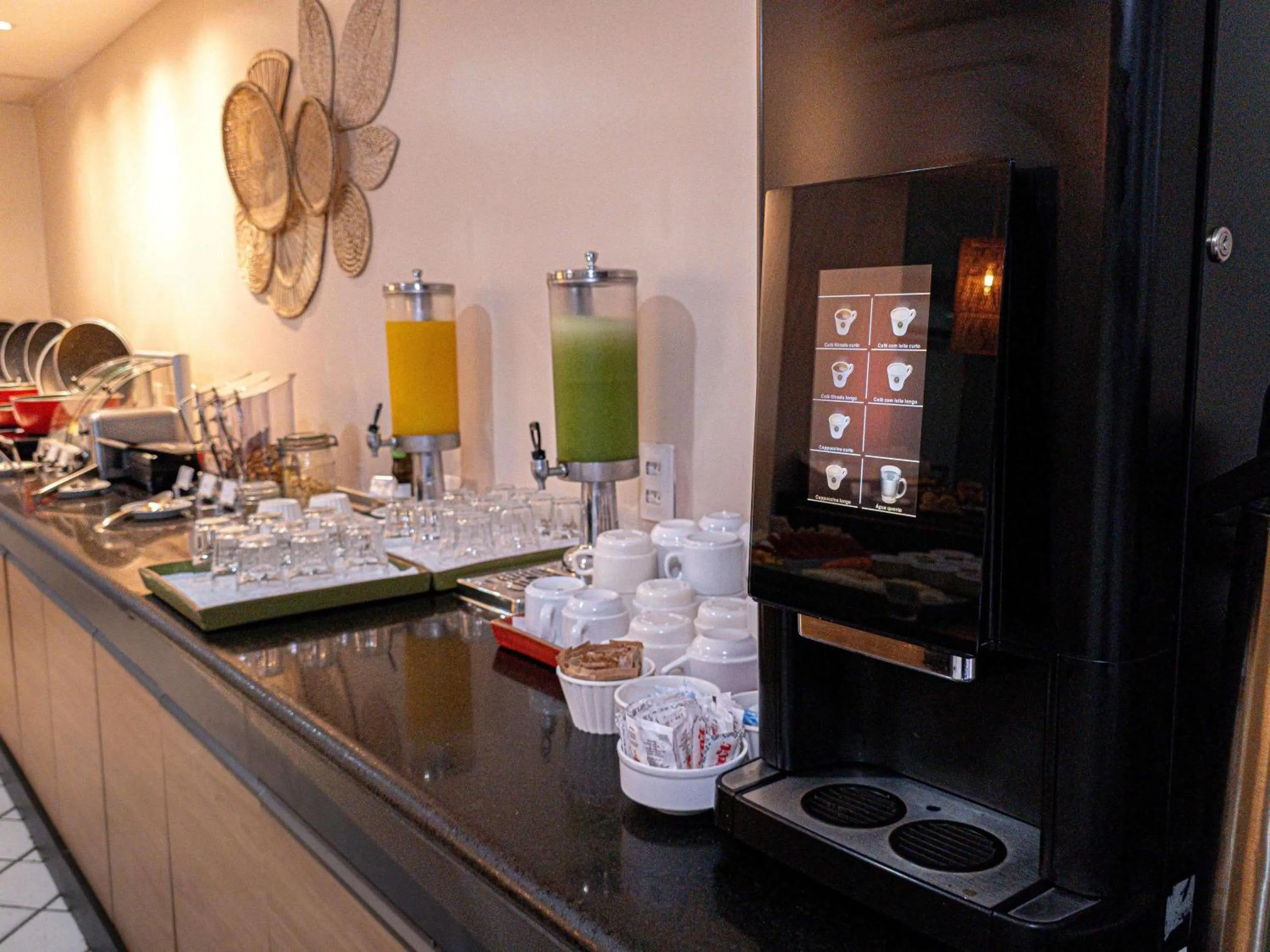 Restaurant/places to eat in Mercure Recife Navegantes