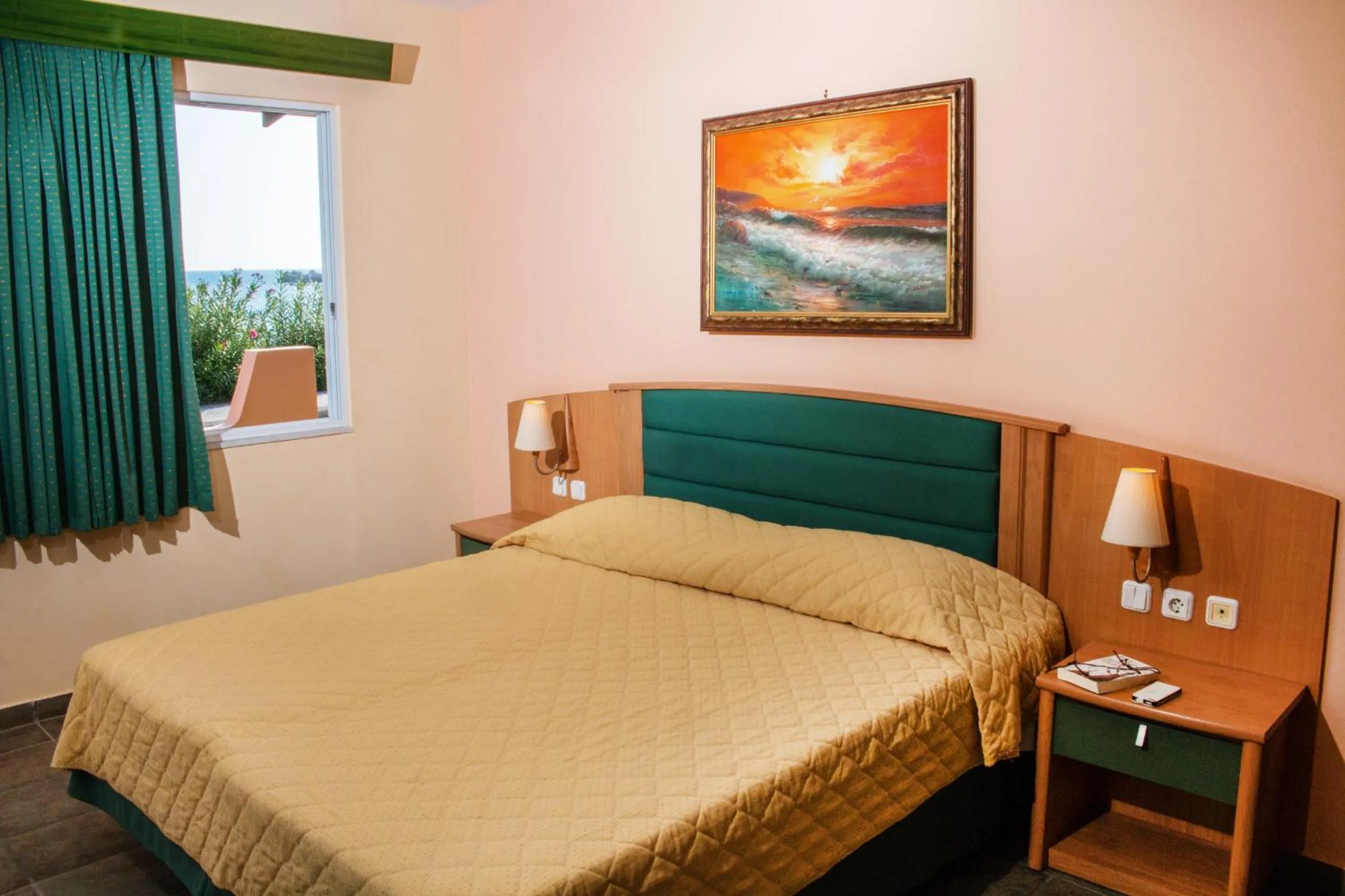 Bedroom, Bed in Limanaki Seafront Apartments