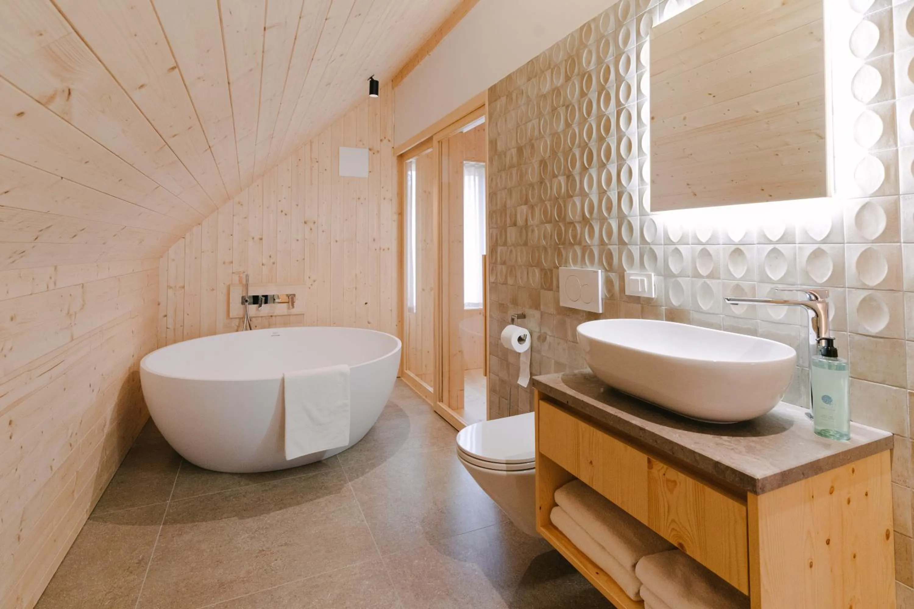 Hot Tub in PIRA HOTEL