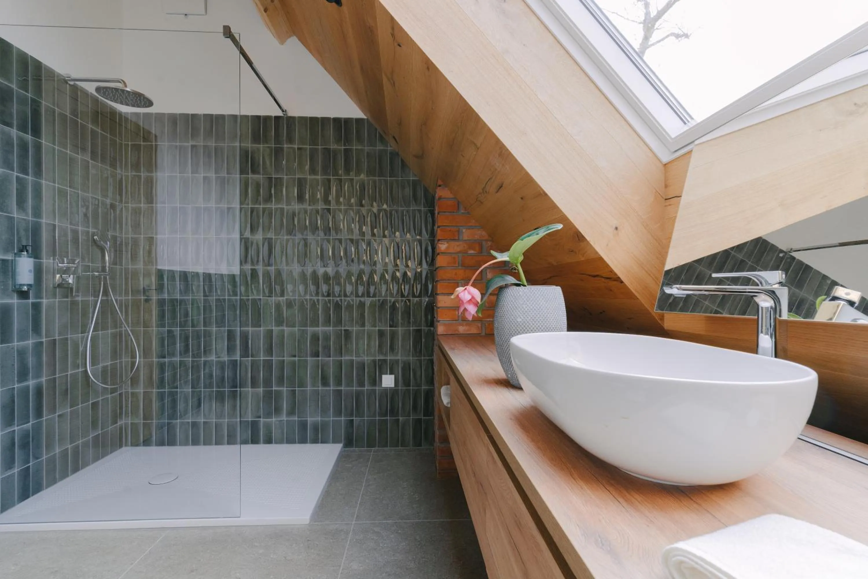 Shower in PIRA HOTEL