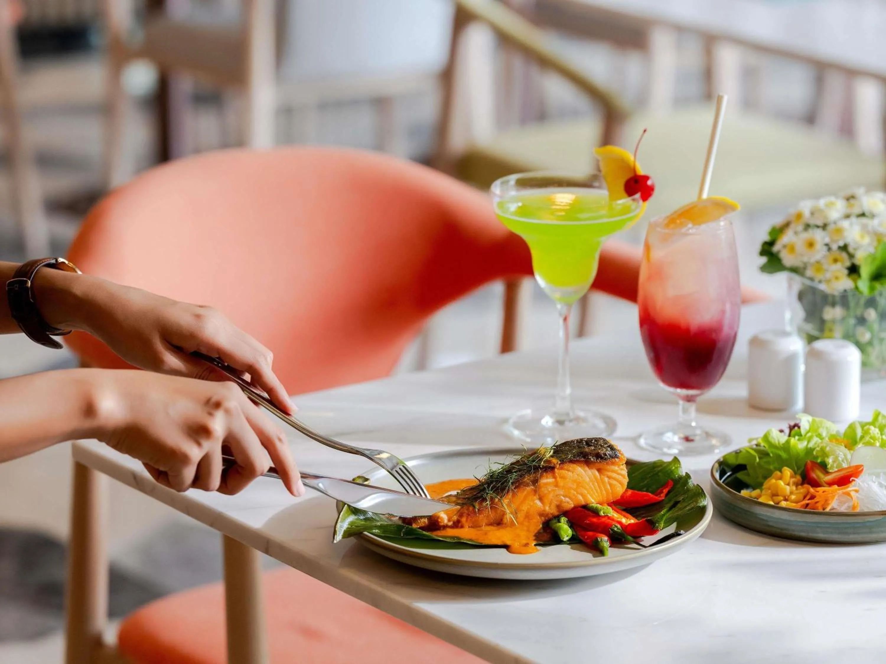 Restaurant/places to eat in Novotel Rayong Star Convention Centre