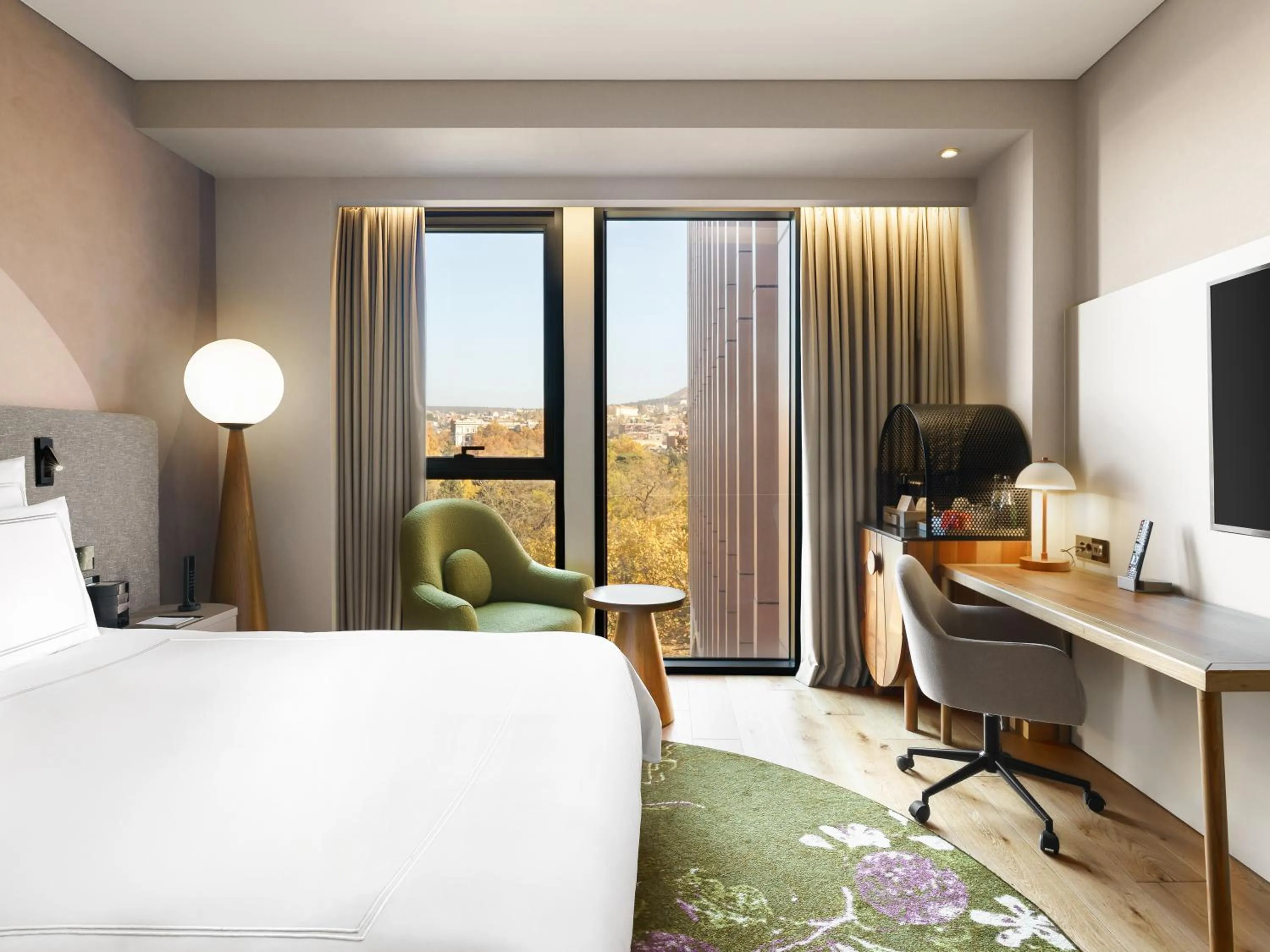 Bed in Swissôtel Tbilisi