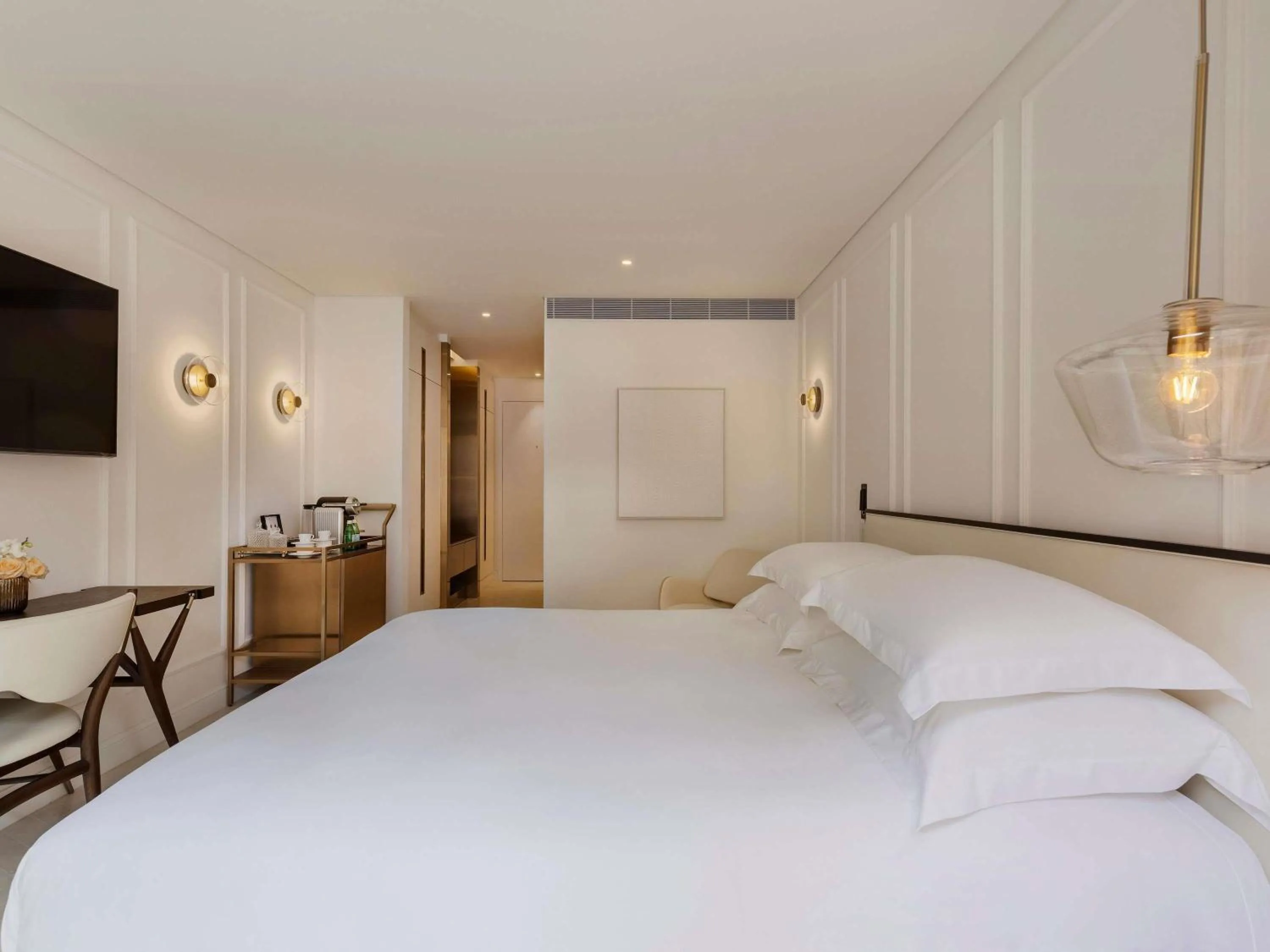 Bedroom, Bed in Theatron Jerusalem Hotel & Spa - MGallery Collection