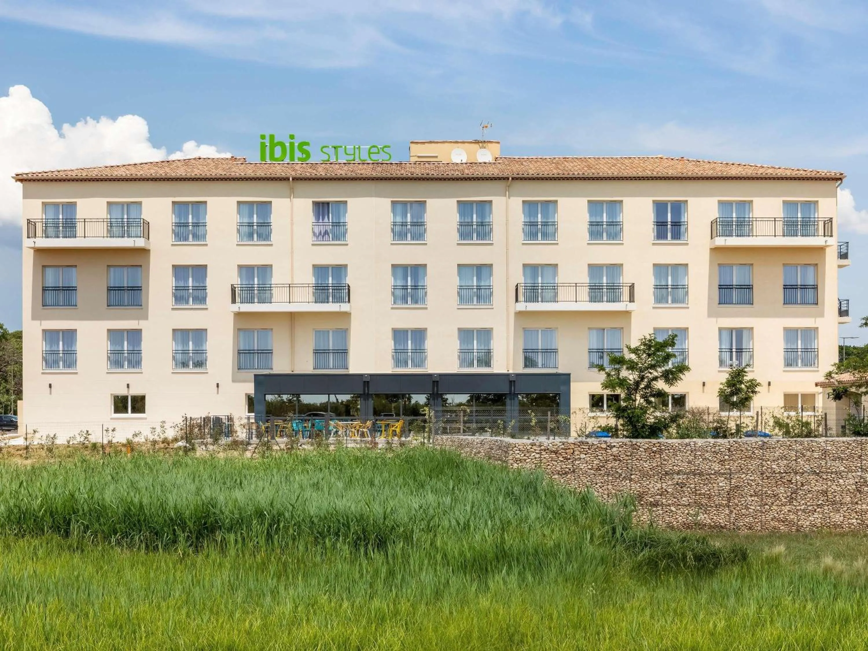 Property building in Ibis Styles Miramas