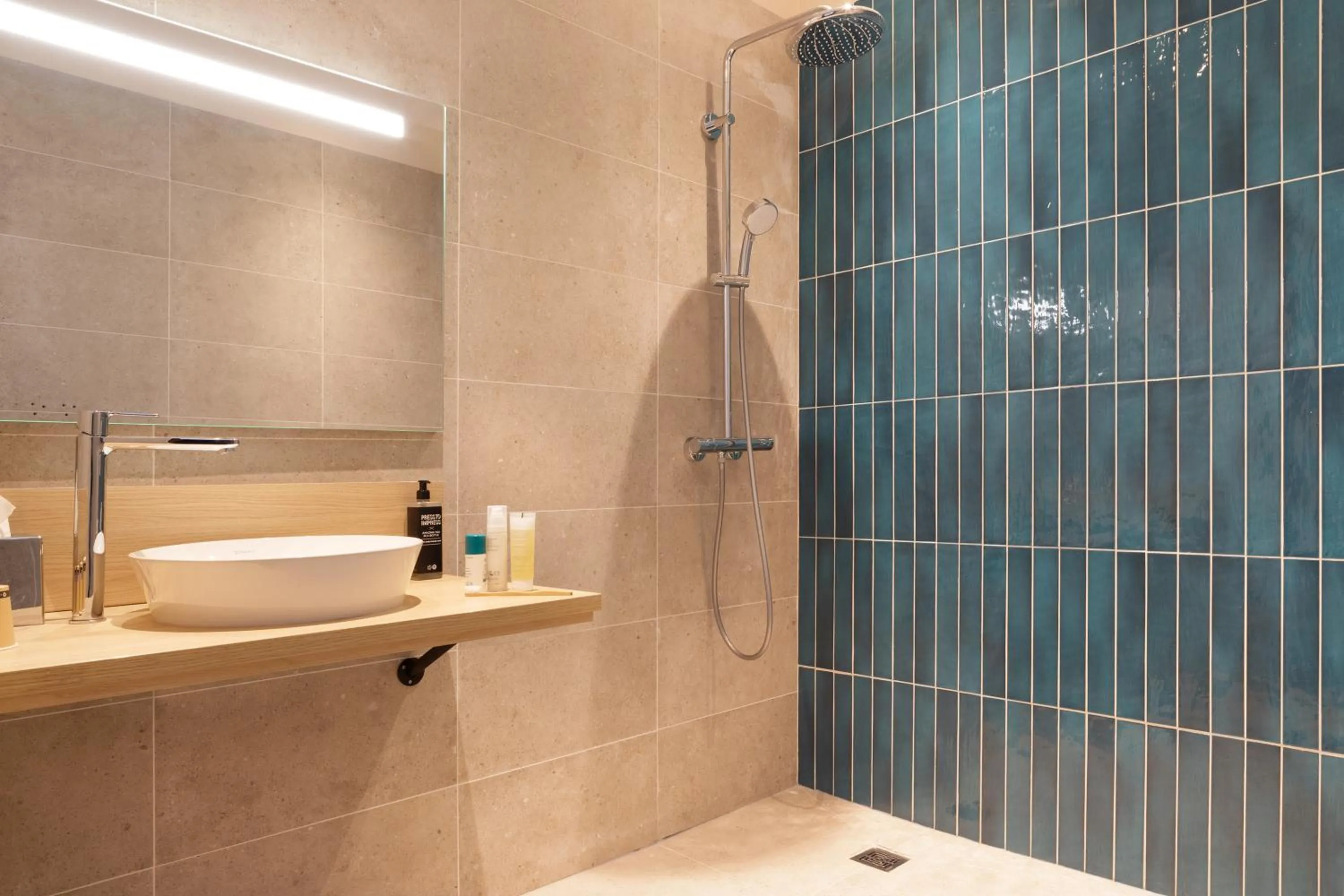 Bathroom in Ibis Styles Miramas