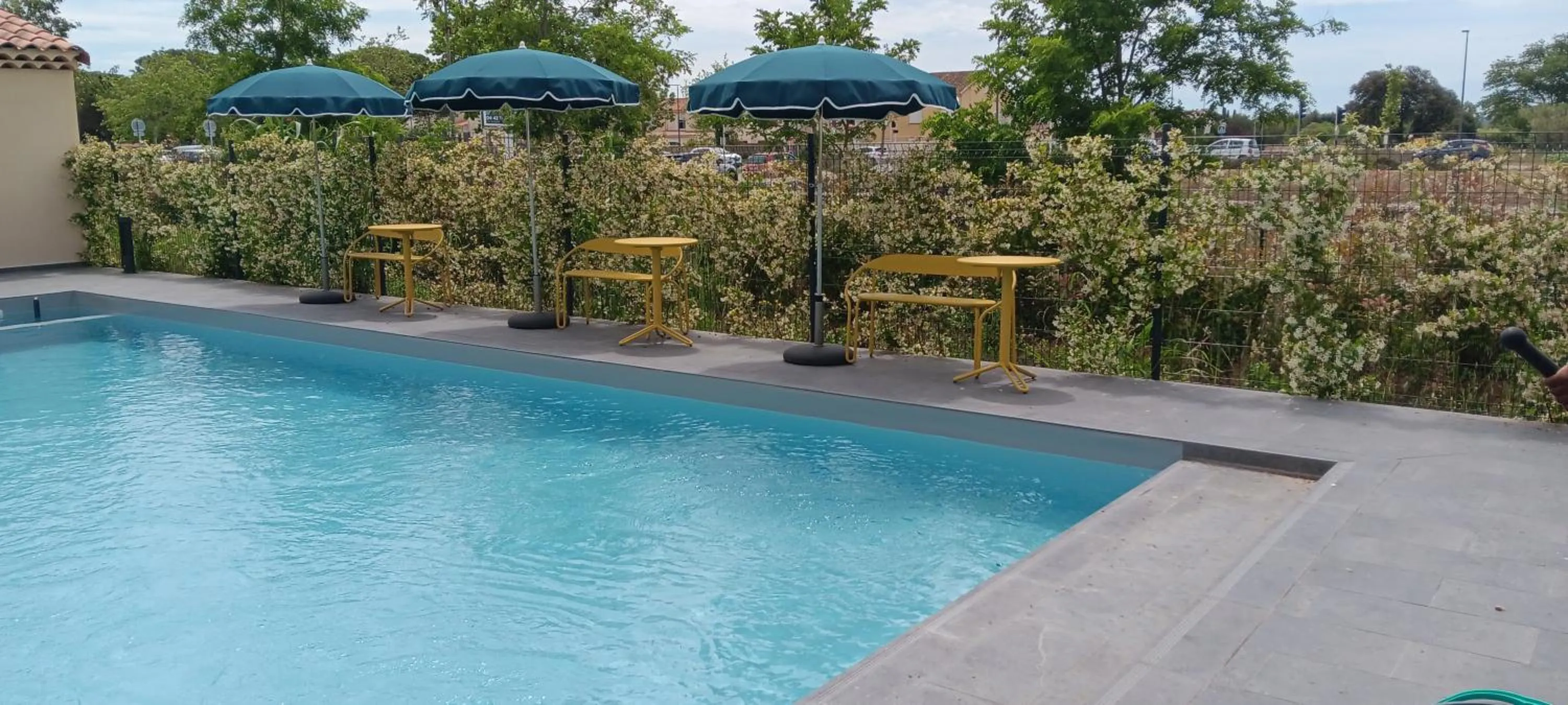 Swimming pool in Ibis Styles Miramas