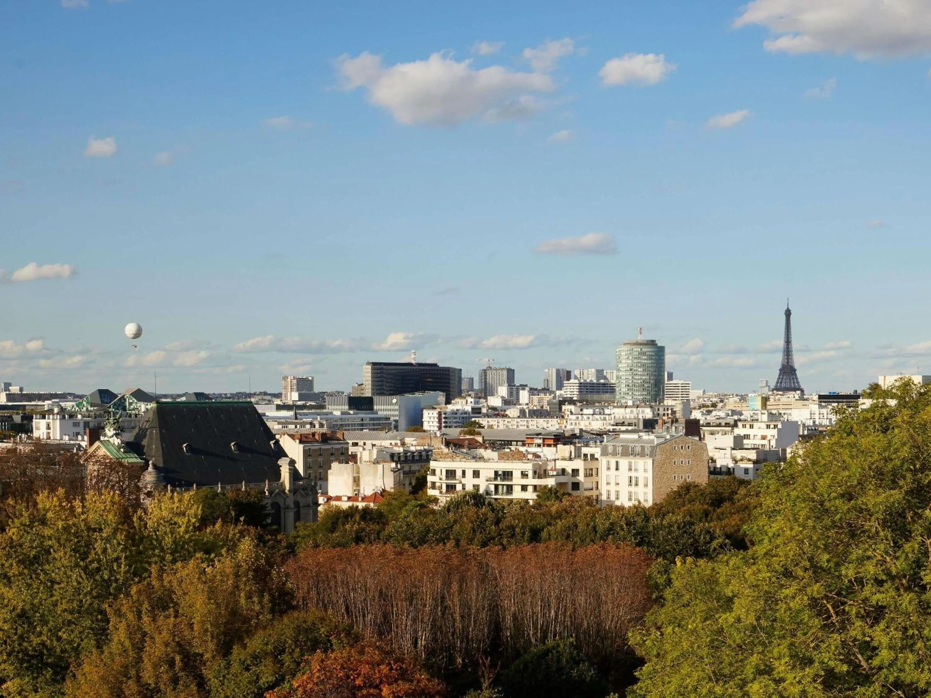 Bedroom in Domaine de la Reine Margot Paris-Issy - MGallery Collection