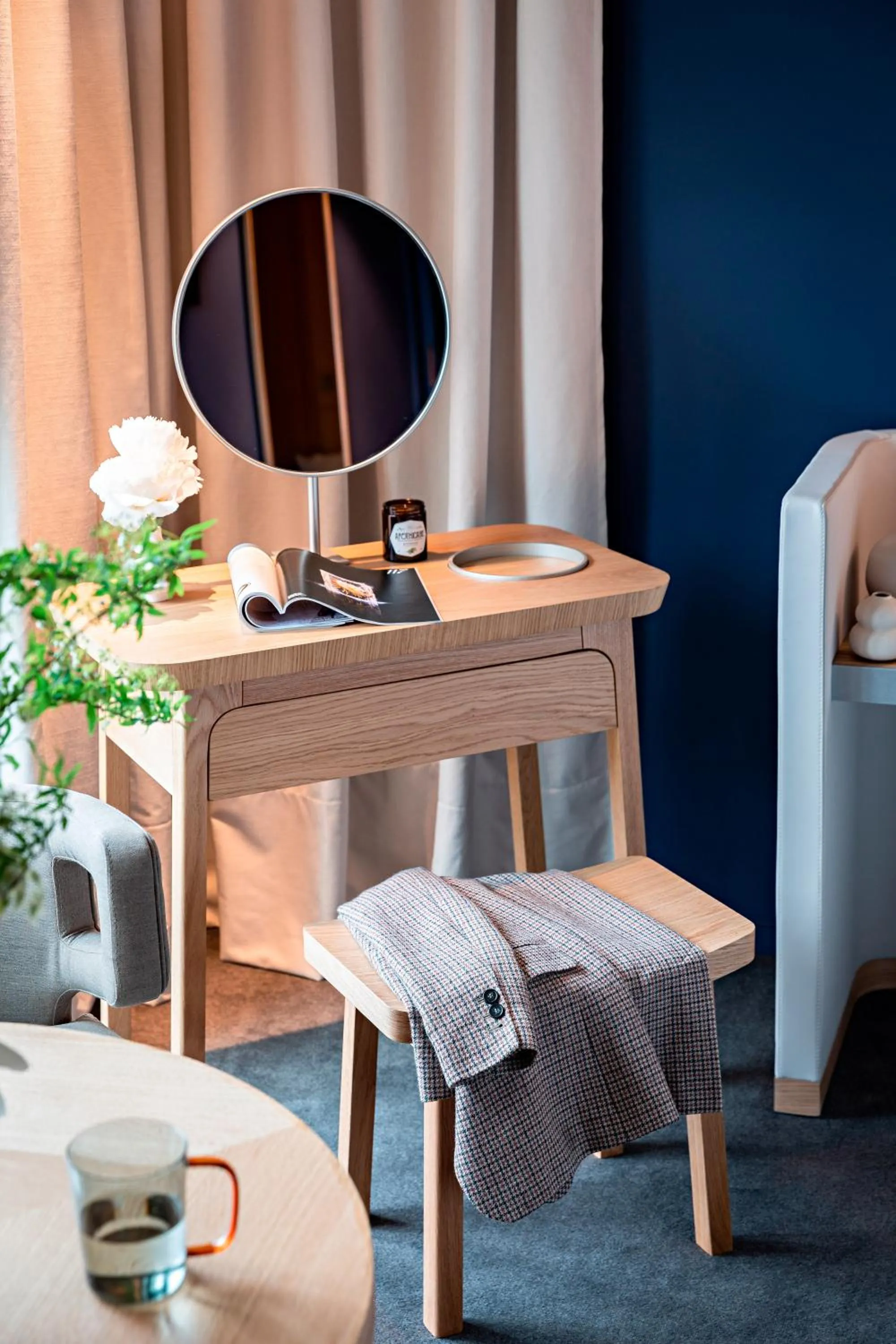 hair dresser, Bed in Domaine de la Reine Margot Paris-Issy - MGallery Collection