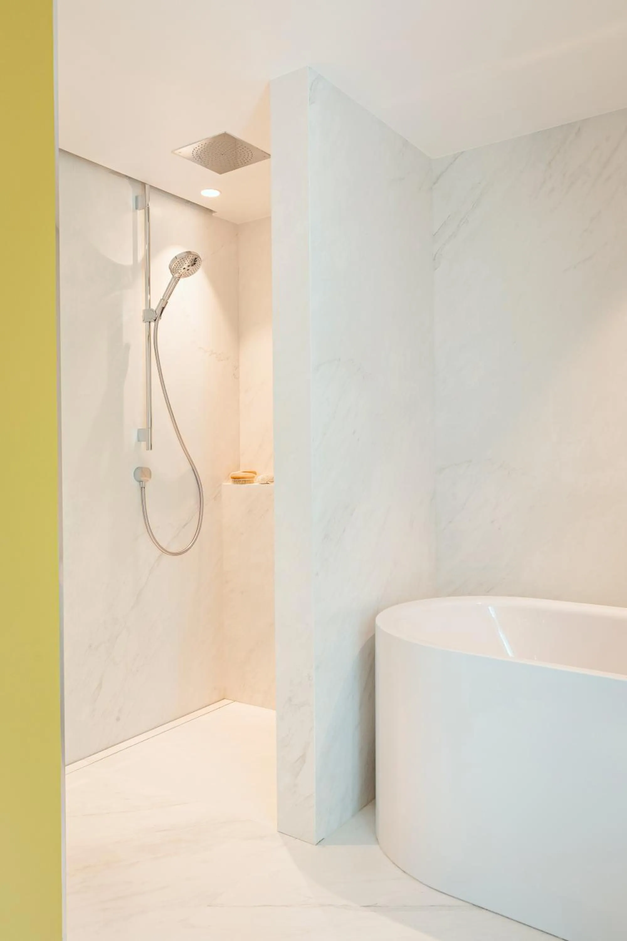 Bathroom in Domaine de la Reine Margot Paris-Issy - MGallery Collection