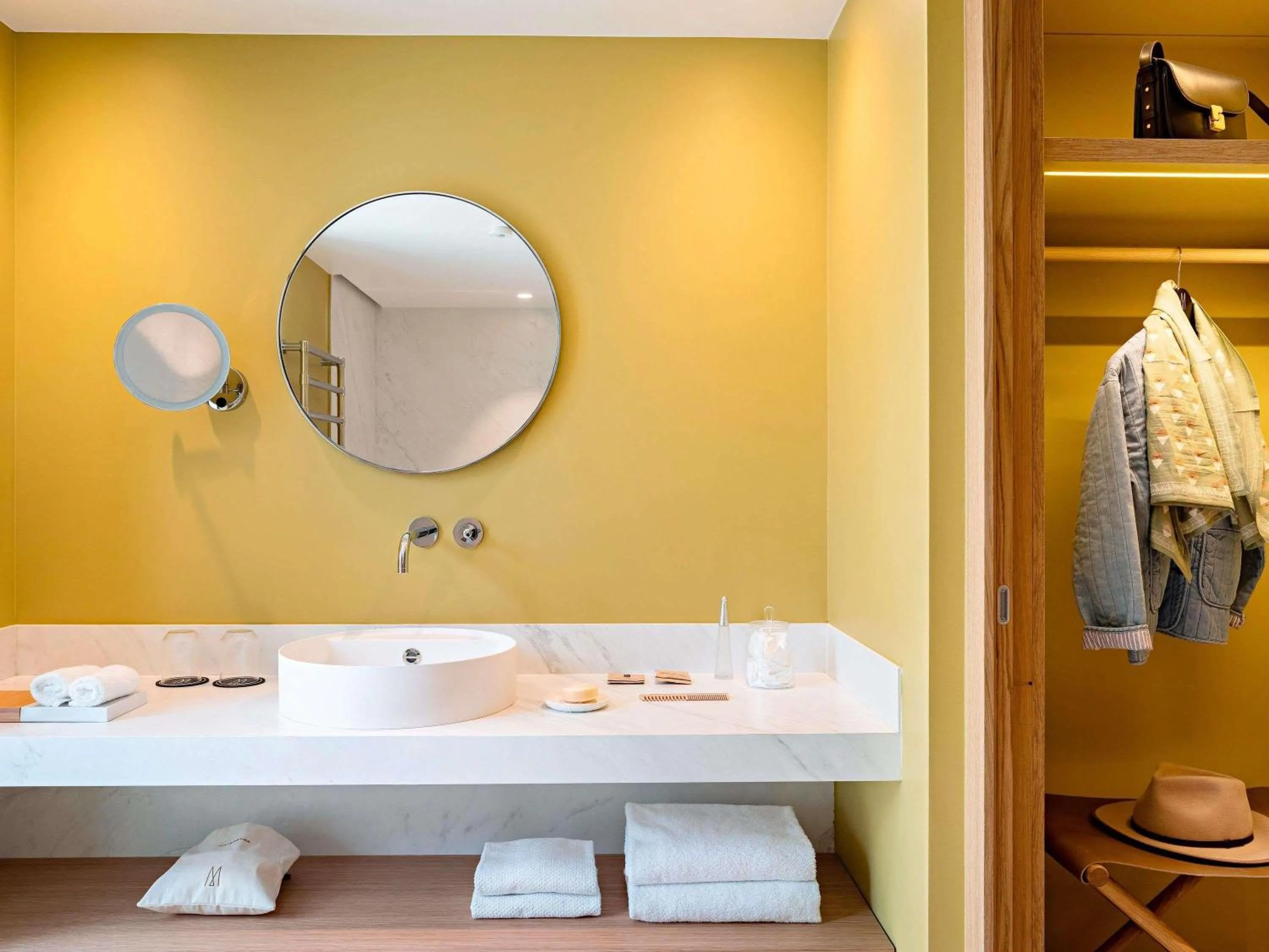 Bedroom in Domaine de la Reine Margot Paris-Issy - MGallery Collection