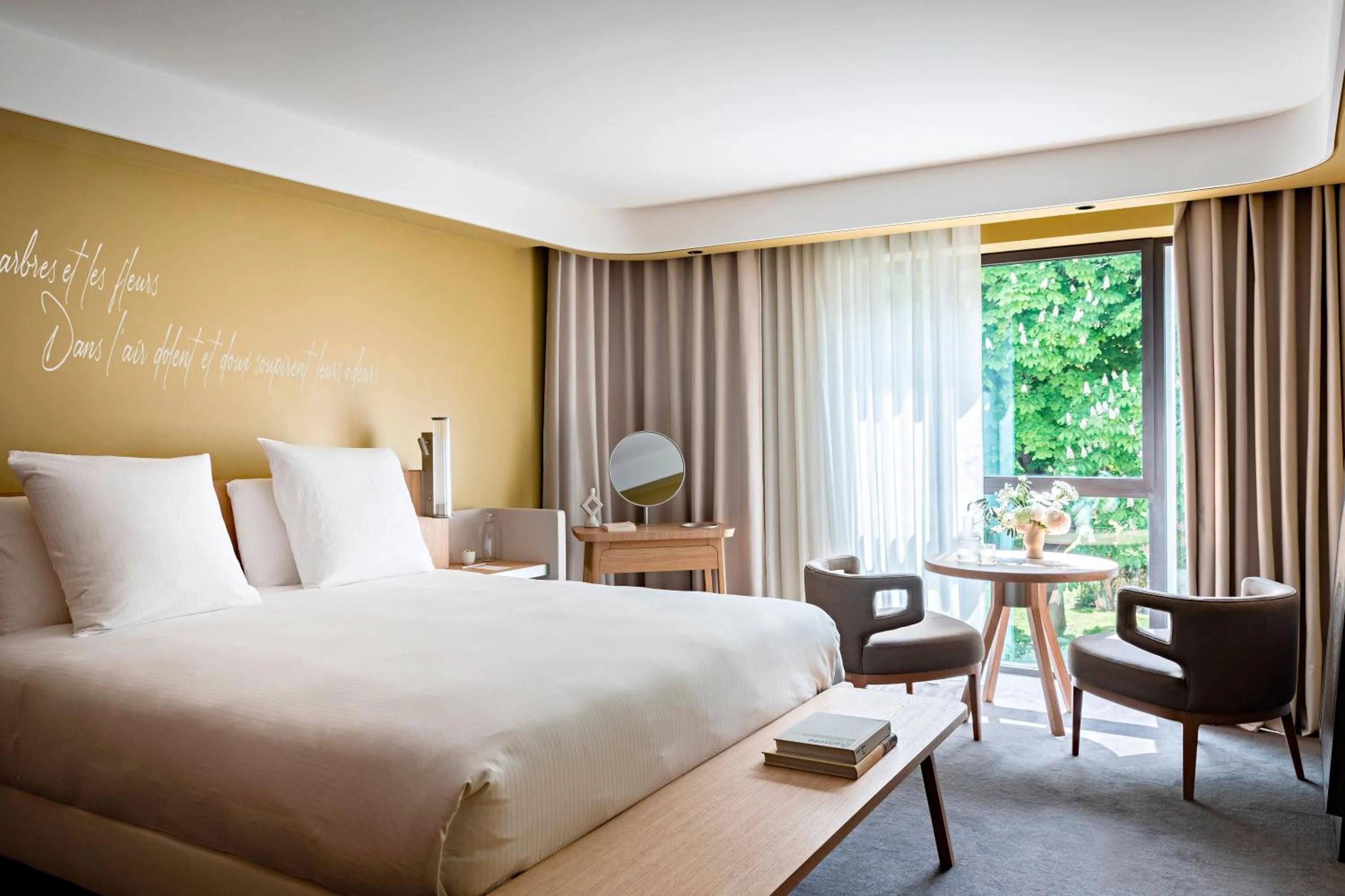 Photo of the whole room, Bed in Domaine de la Reine Margot Paris-Issy - MGallery Collection