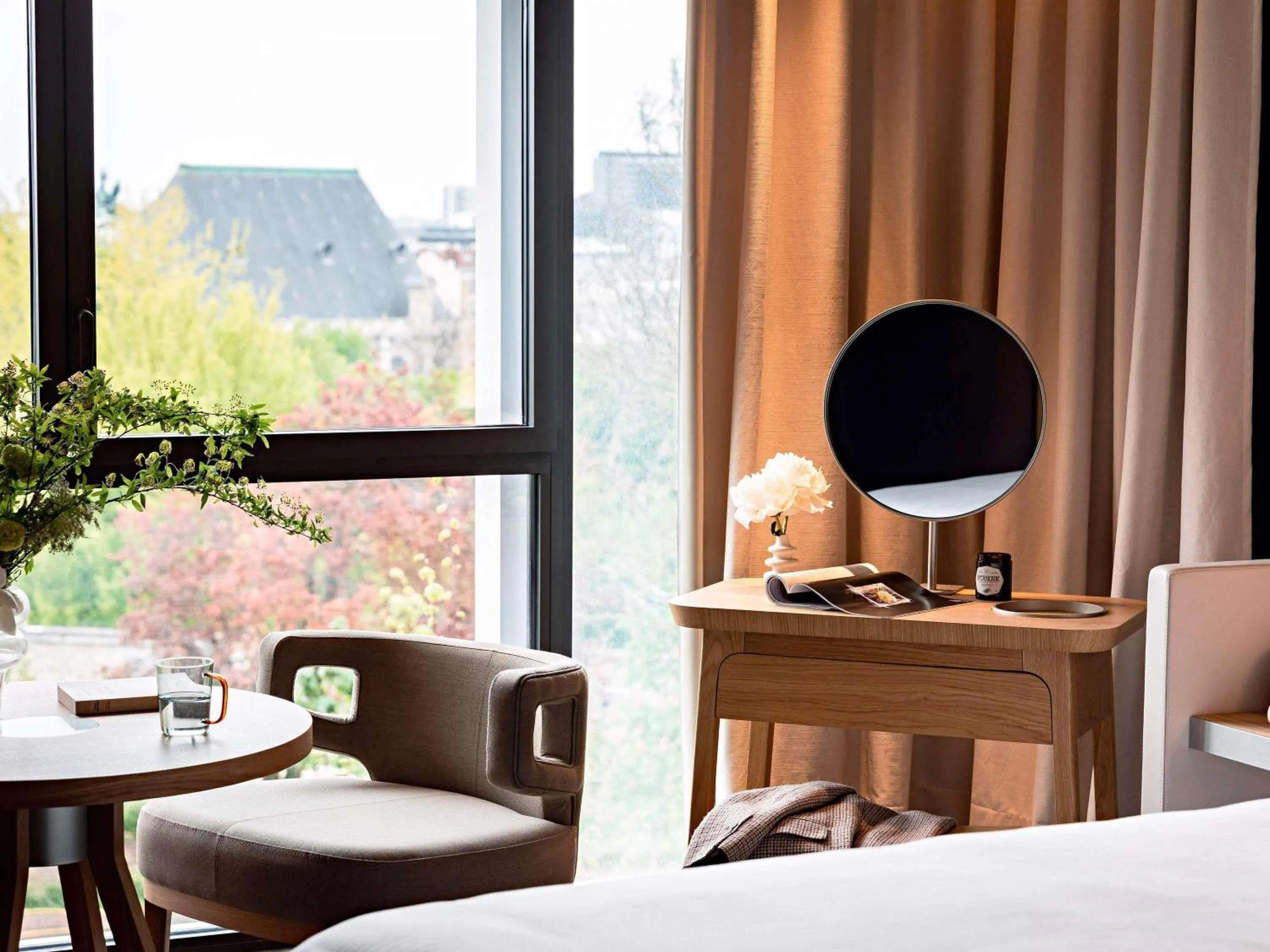 Bedroom in Domaine de la Reine Margot Paris-Issy - MGallery Collection