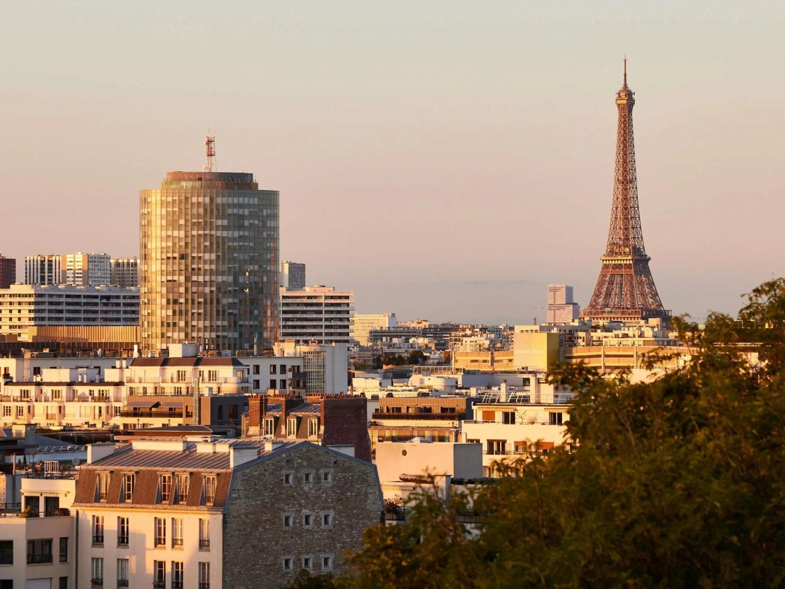 Bedroom in Domaine de la Reine Margot Paris-Issy - MGallery Collection