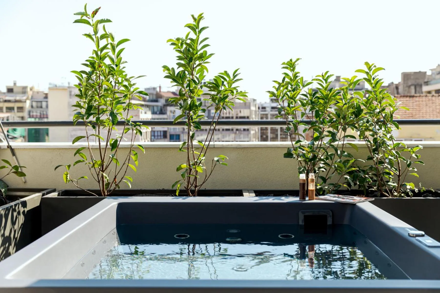 Hot Tub in Thirtynine Urban Stay