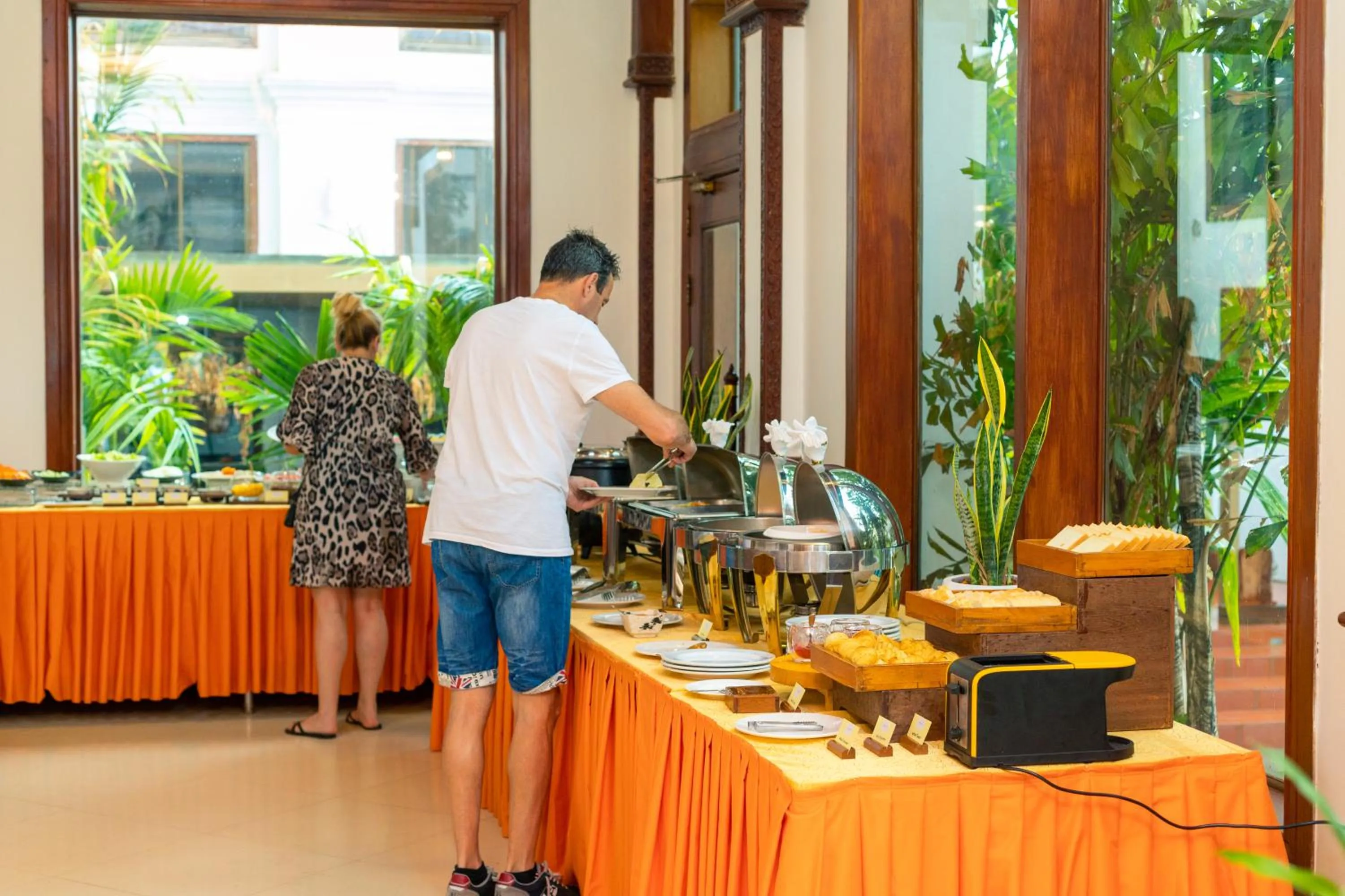 Restaurant/places to eat in Angkor Land Urban Boutique