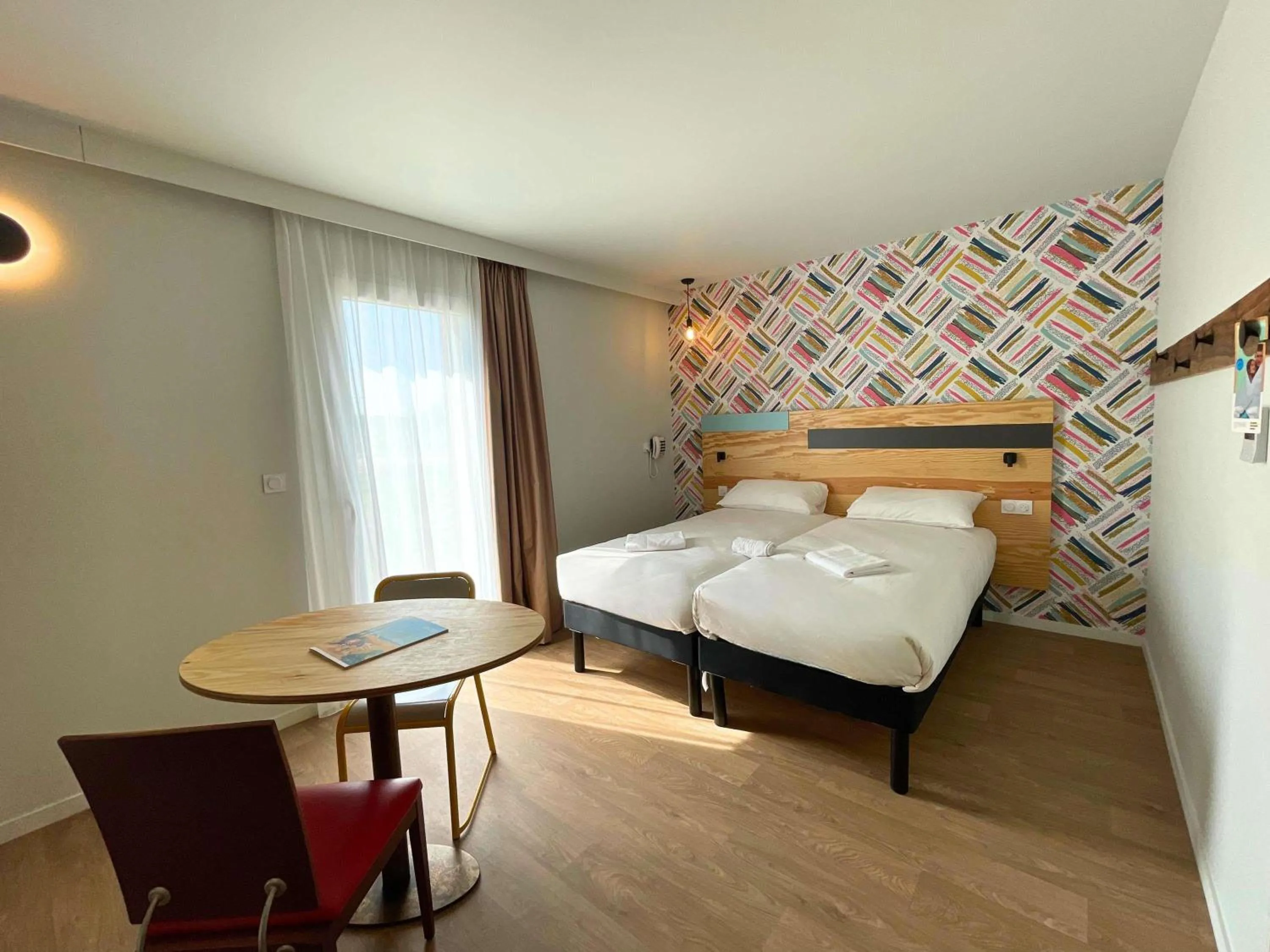 Bedroom, Bed in greet hotel Castets Coeur des Landes